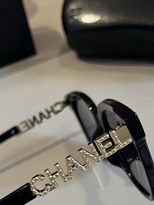 Женские солнцезащитные очки Chanel