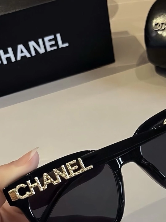 Женские солнцезащитные очки Chanel