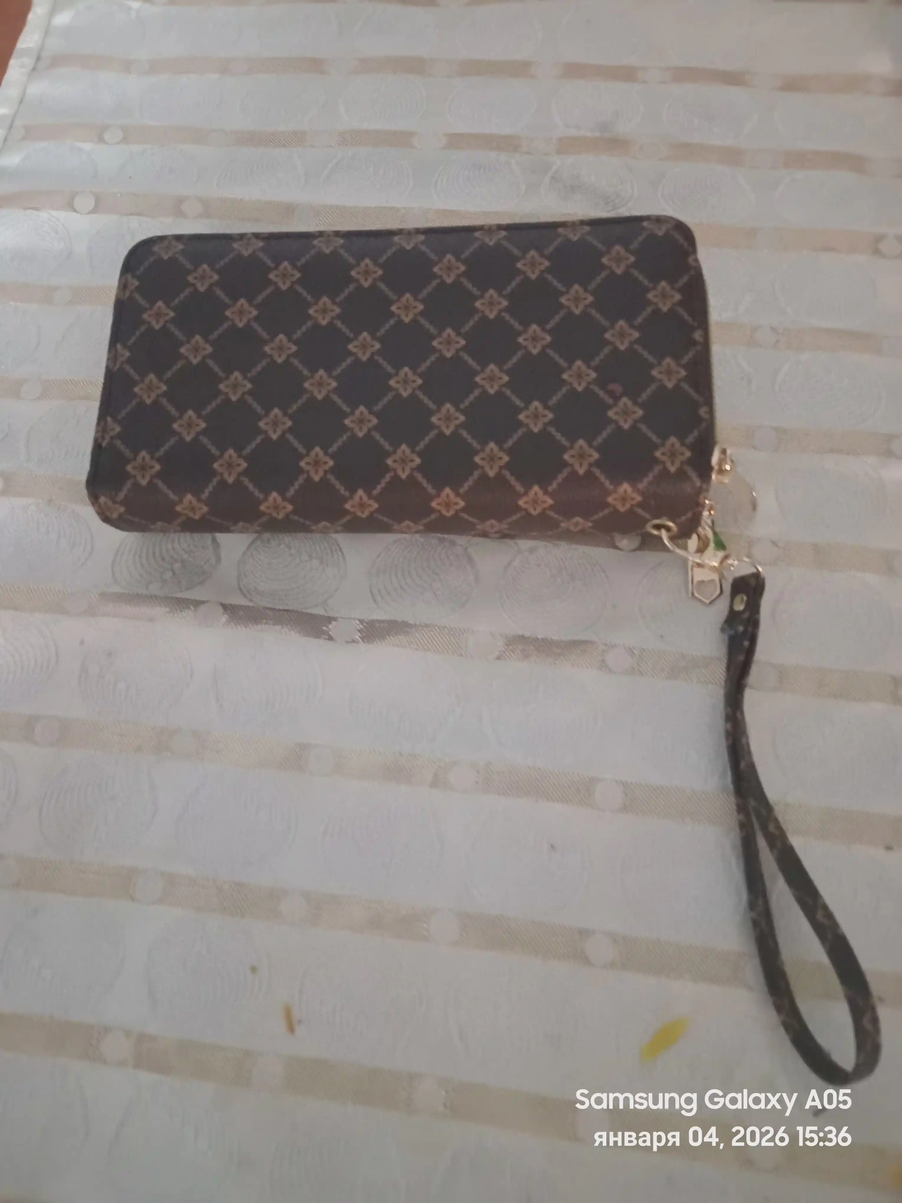 Ayollar hamyoni, klatch, ompakt hamyon, portmane, klachlar