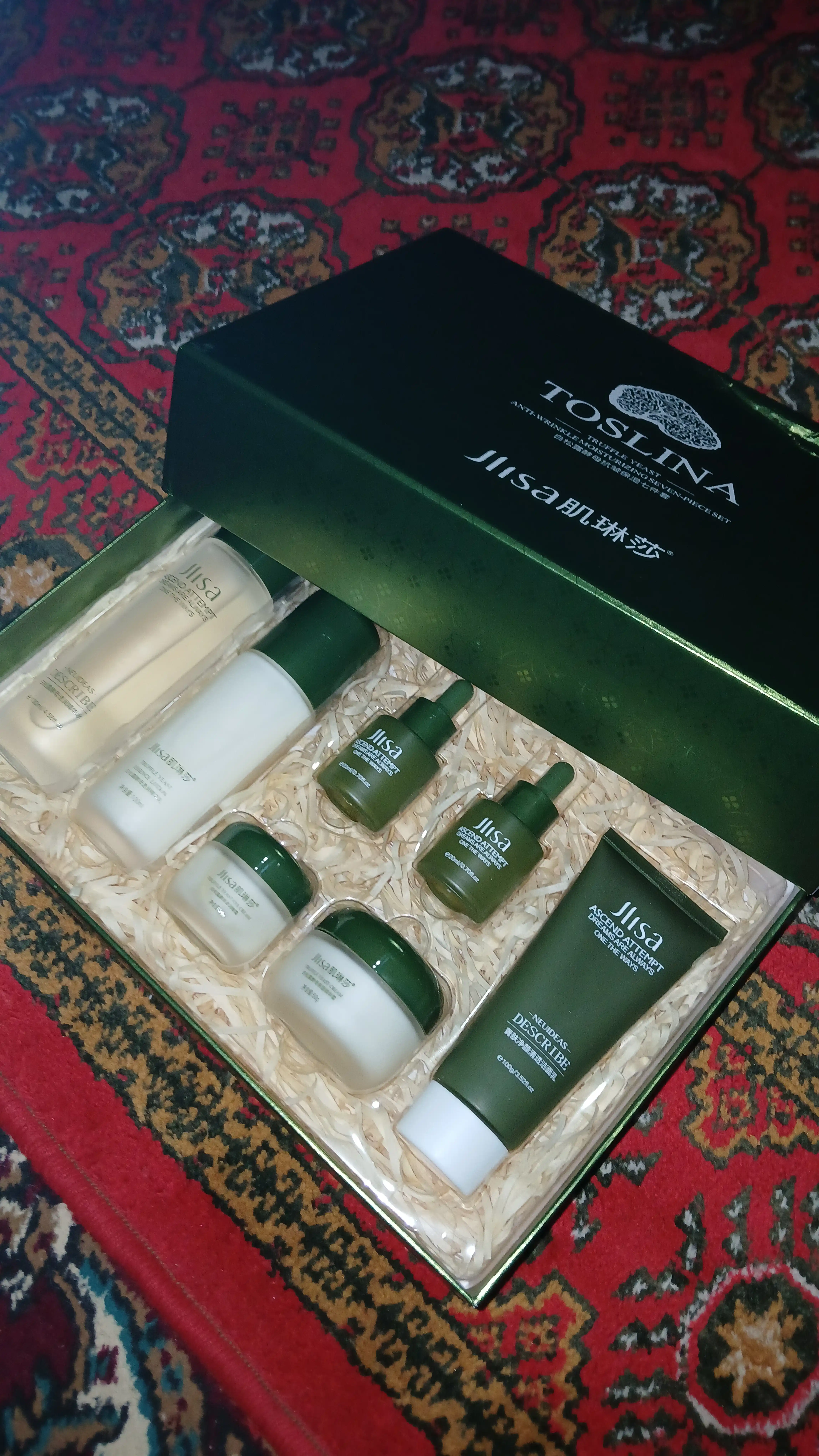 Yuzga uxod nabor, kosmetik to'plami JLISA, 7 si 1 da ajinlarga qarshi, ayollarga sovg'a