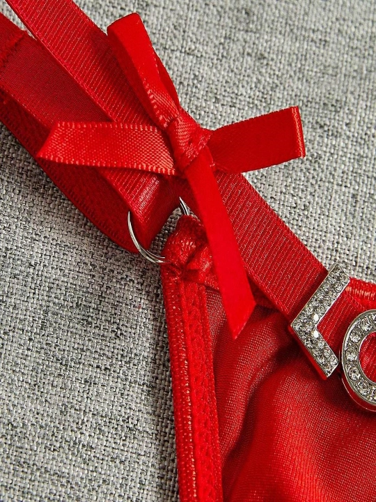 Трусы стринги с буквами и стразами
