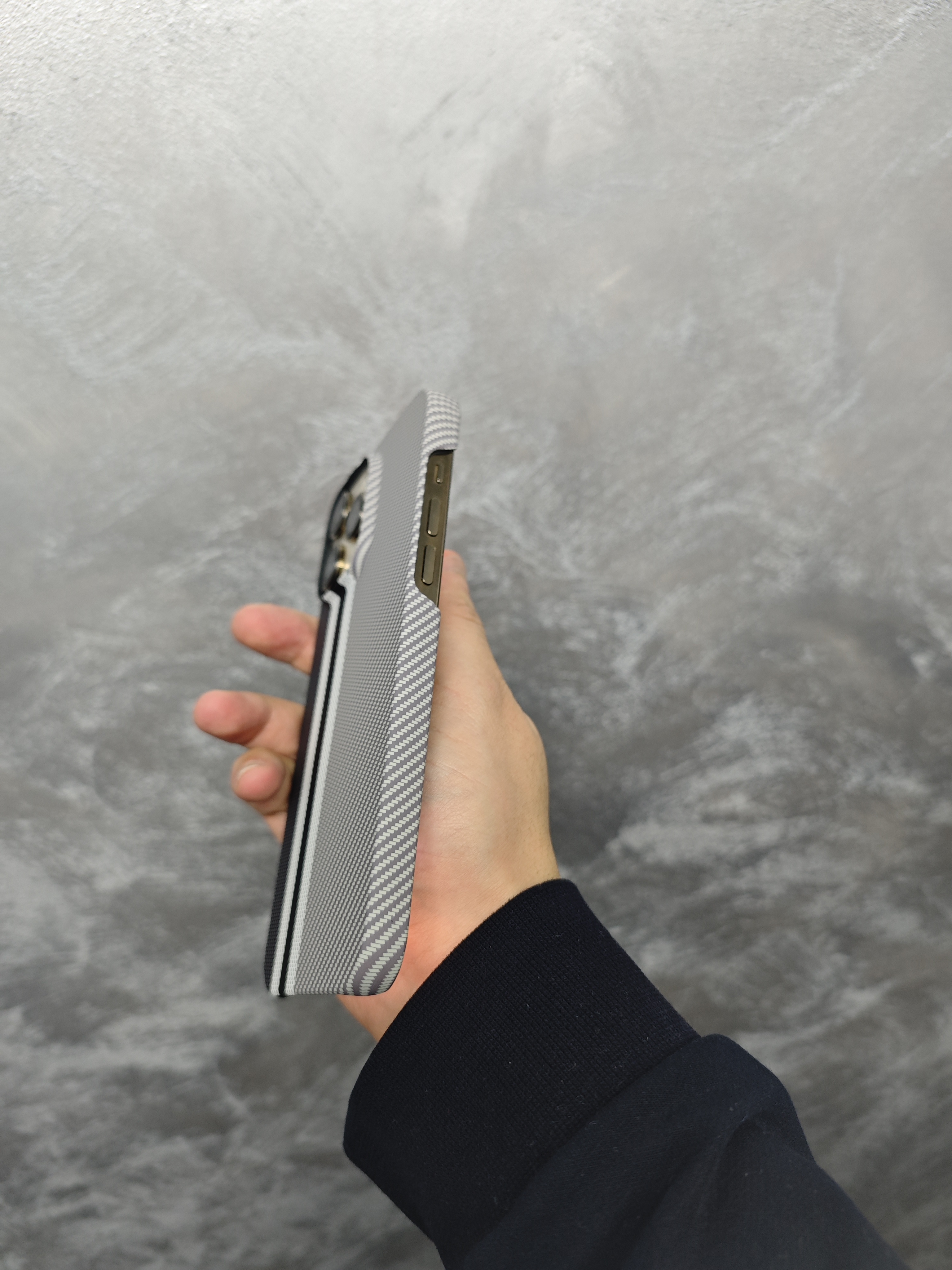 IPhone karbon chexol 13, 14, 15, 16, 17 Pro Max – Ayfon chixol 16, 15, 14, 13, 12 promax
