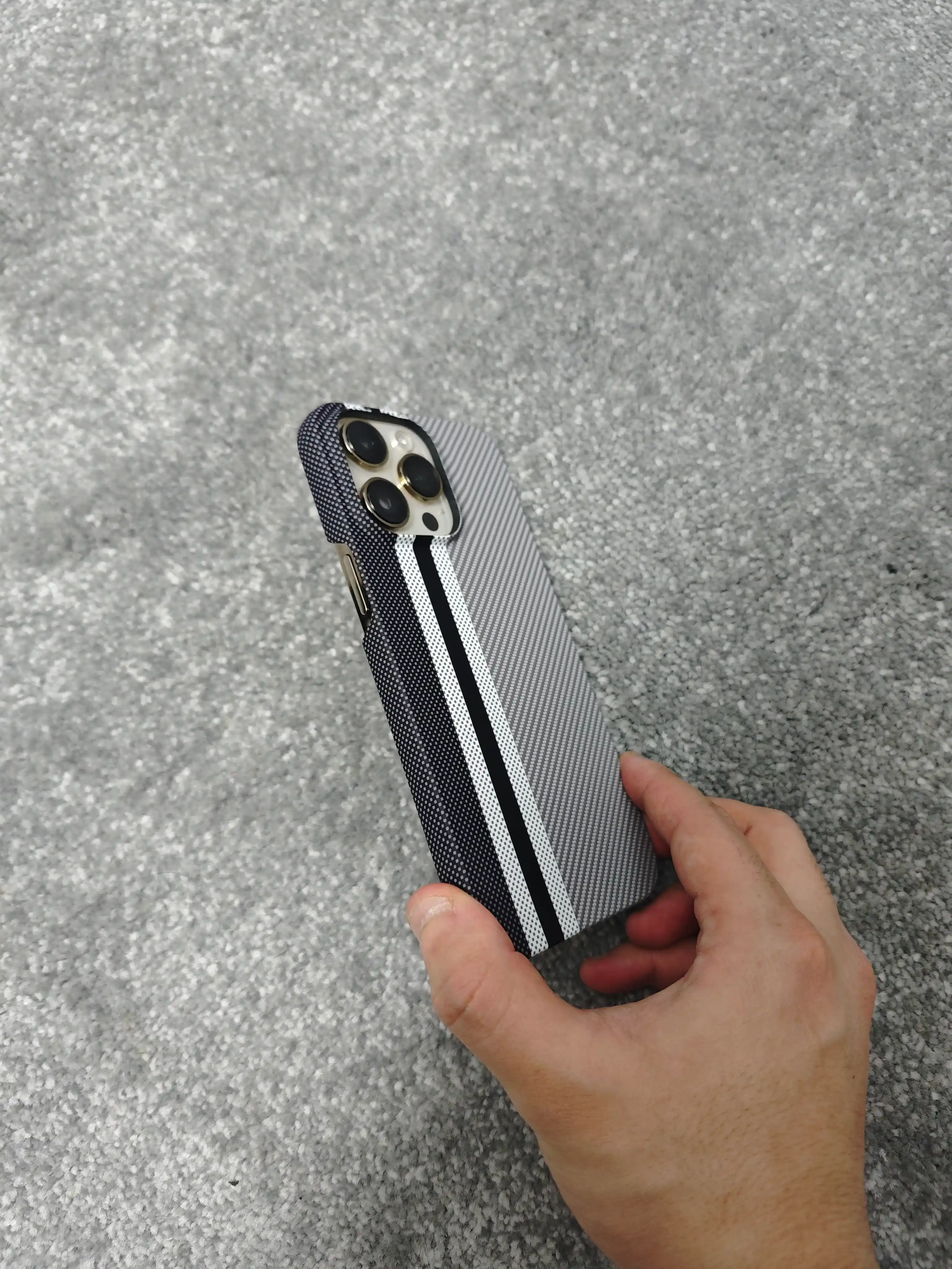 IPhone karbon chexol 13, 14, 15, 16, 17 Pro Max – Ayfon chixol 16, 15, 14, 13, 12 promax