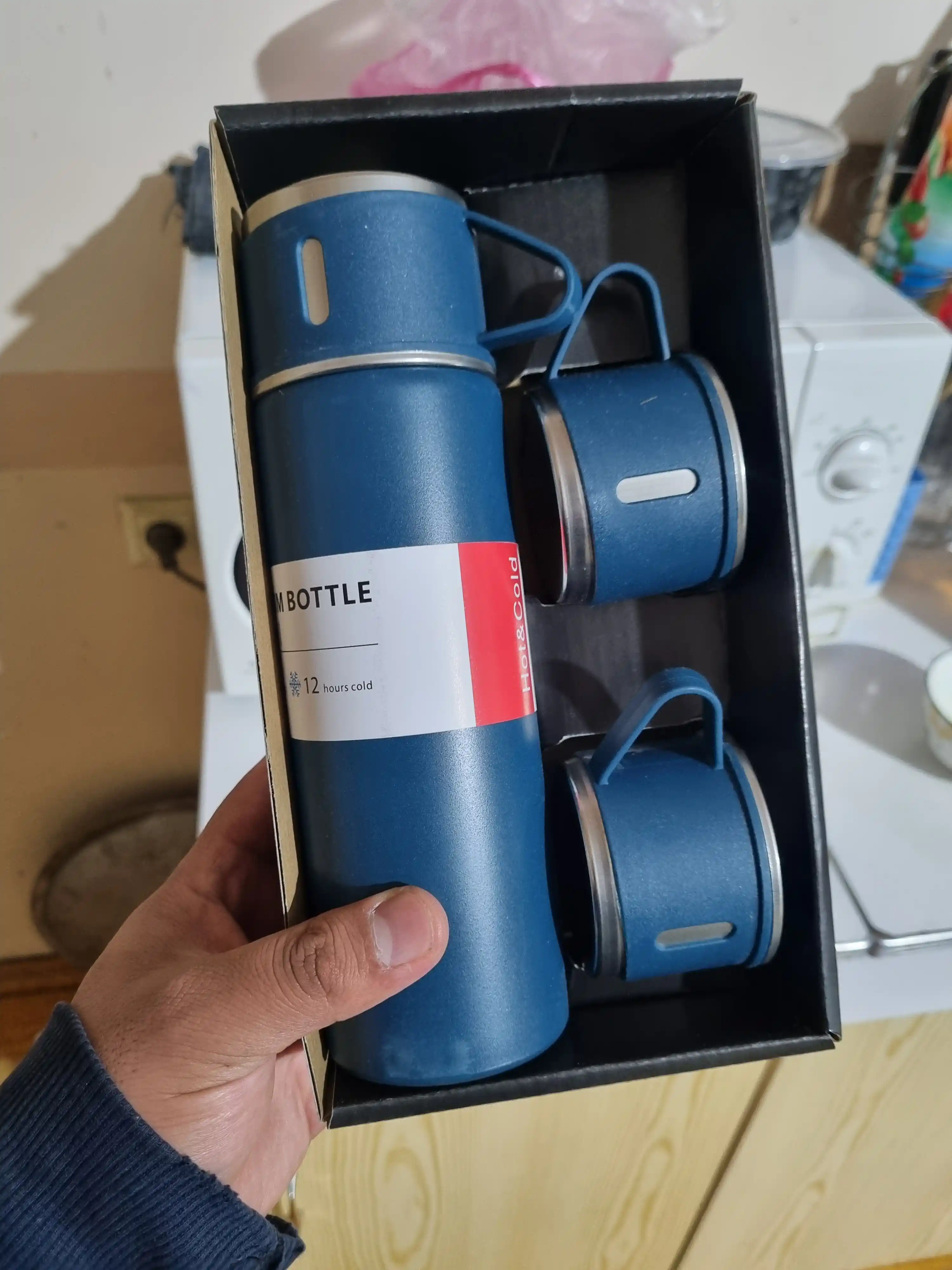 Termos - termokrujka, 3 piyoladan iborat sovg‘a to‘plami, 500 ml