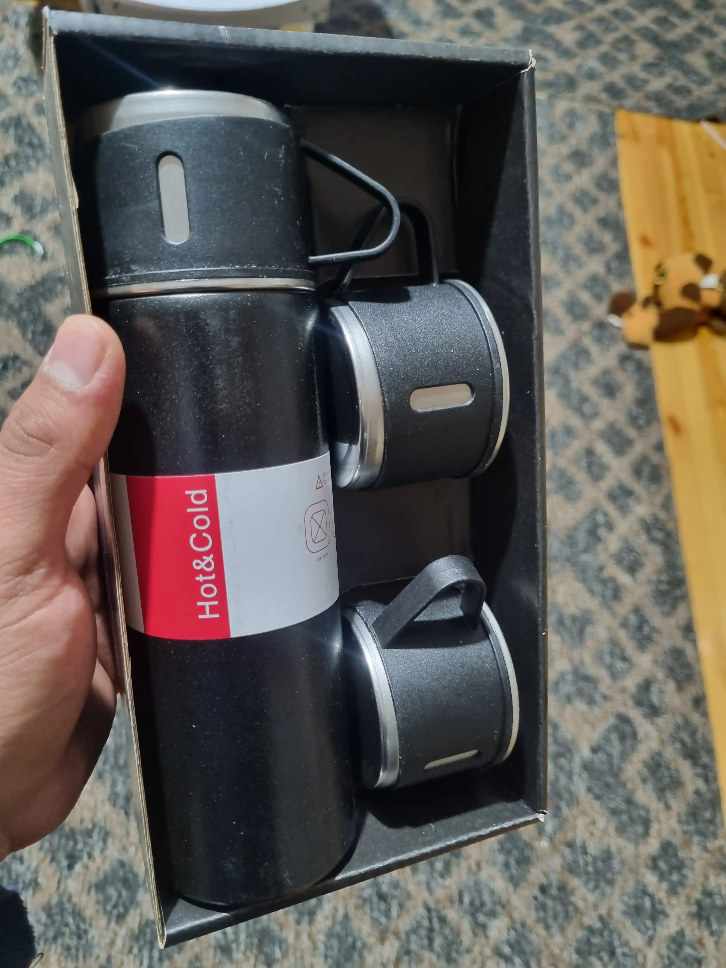 Termos - termokrujka, 3 piyoladan iborat sovg‘a to‘plami, 500 ml
