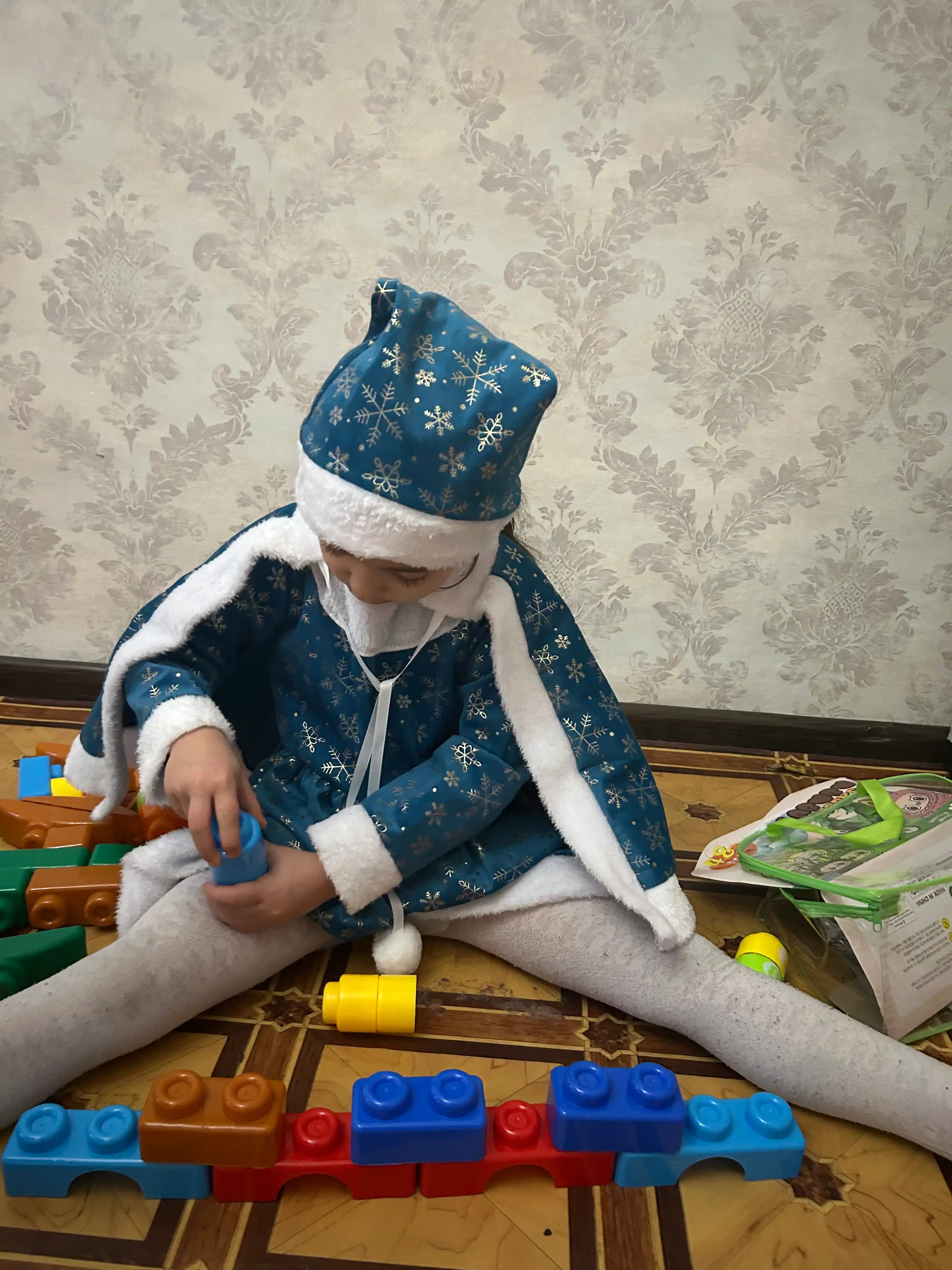 Qizlar uchun Yangi yil kostyumi 3 tasi birda, Qorqiz kostyumi, bayram kiyimi
