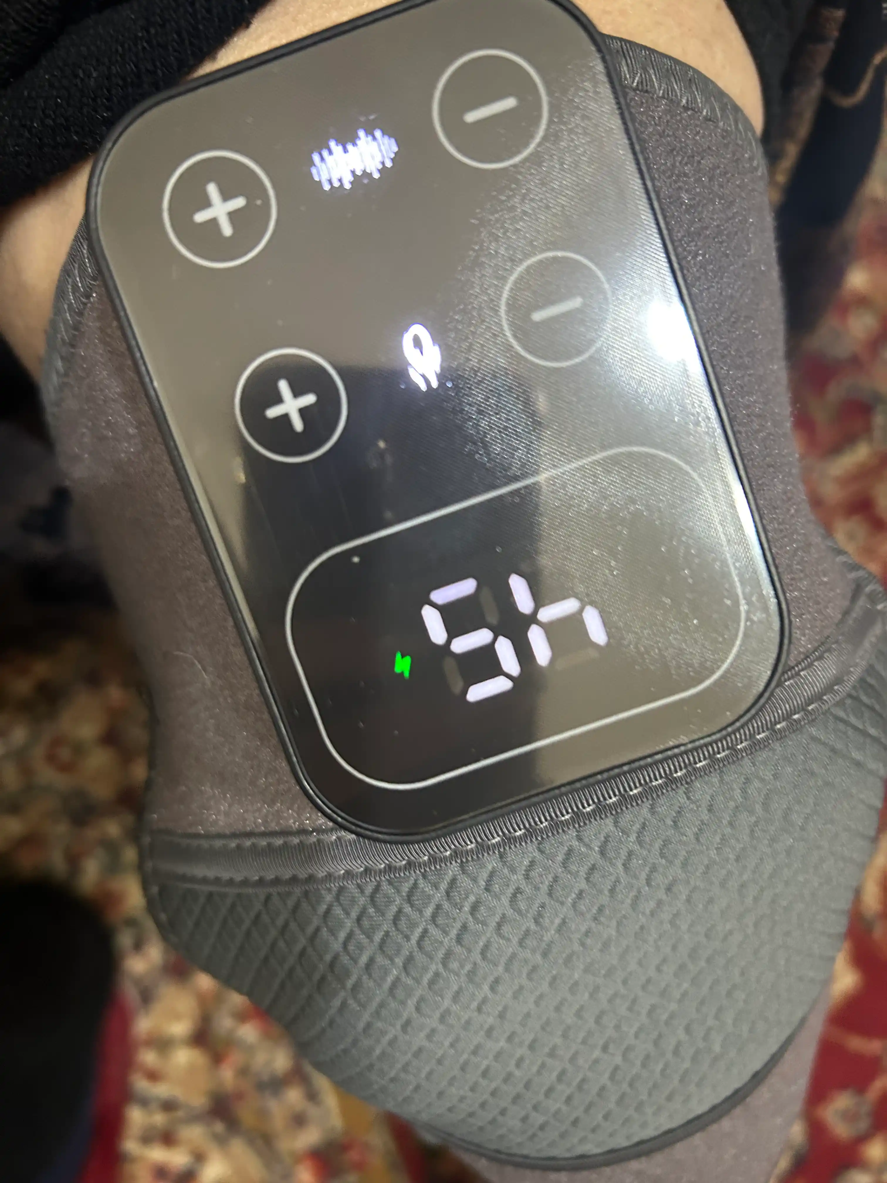 Tizzalar va yelkalar uchun isitiladigan elektr massajchisi