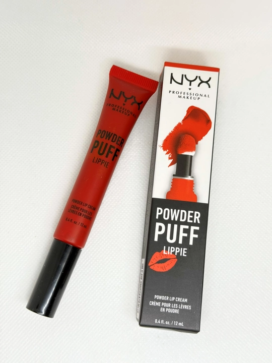 Mat lab bo‘yog‘i, yengil va qulay, uzoq saqlanuvchi, quritmaydigan NYX Powder Puff