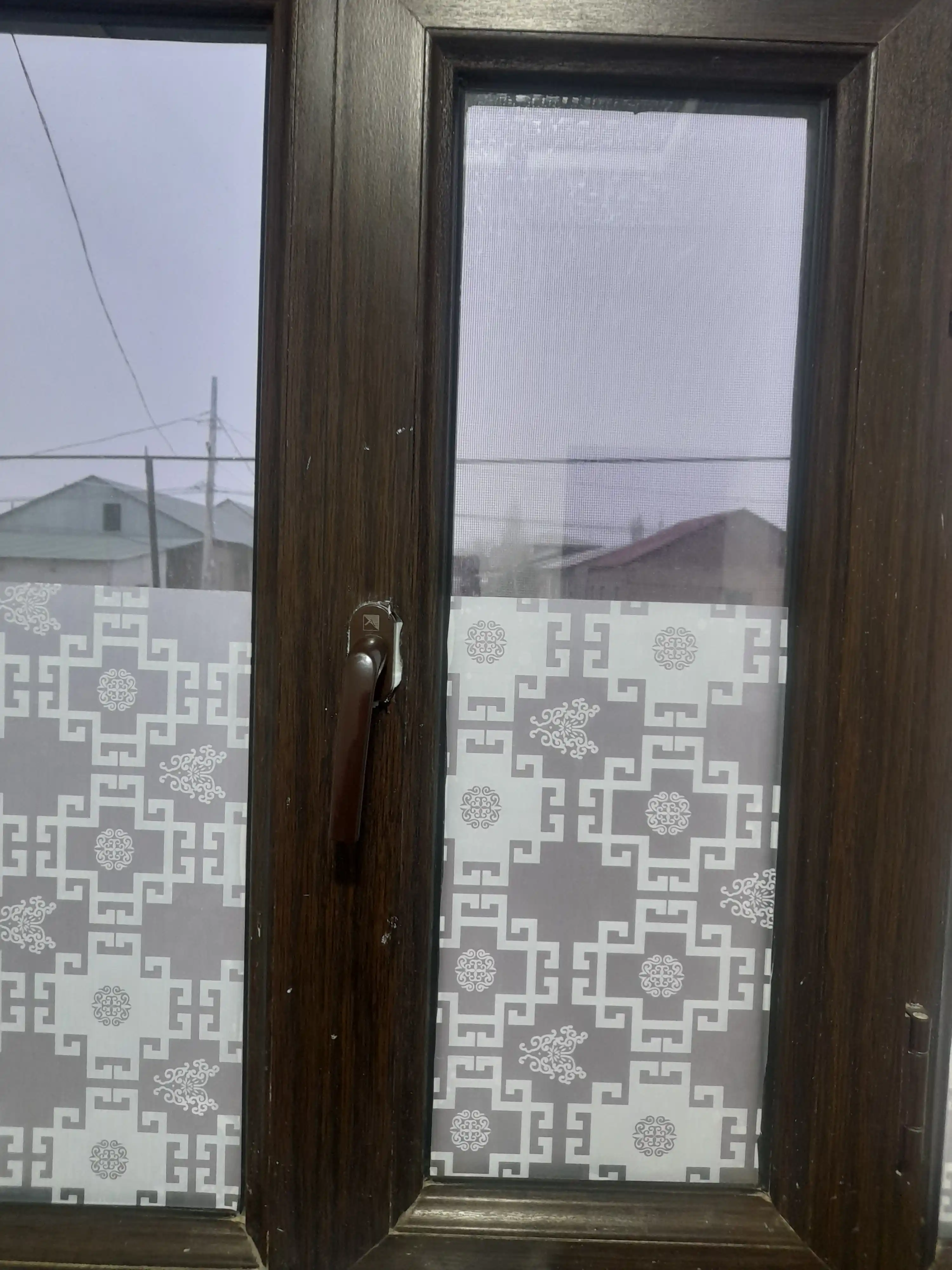 Derazalar uchun dekorativ quyoshdan himoya qiluvchi plyonka, razmer 45 sm * 2 m