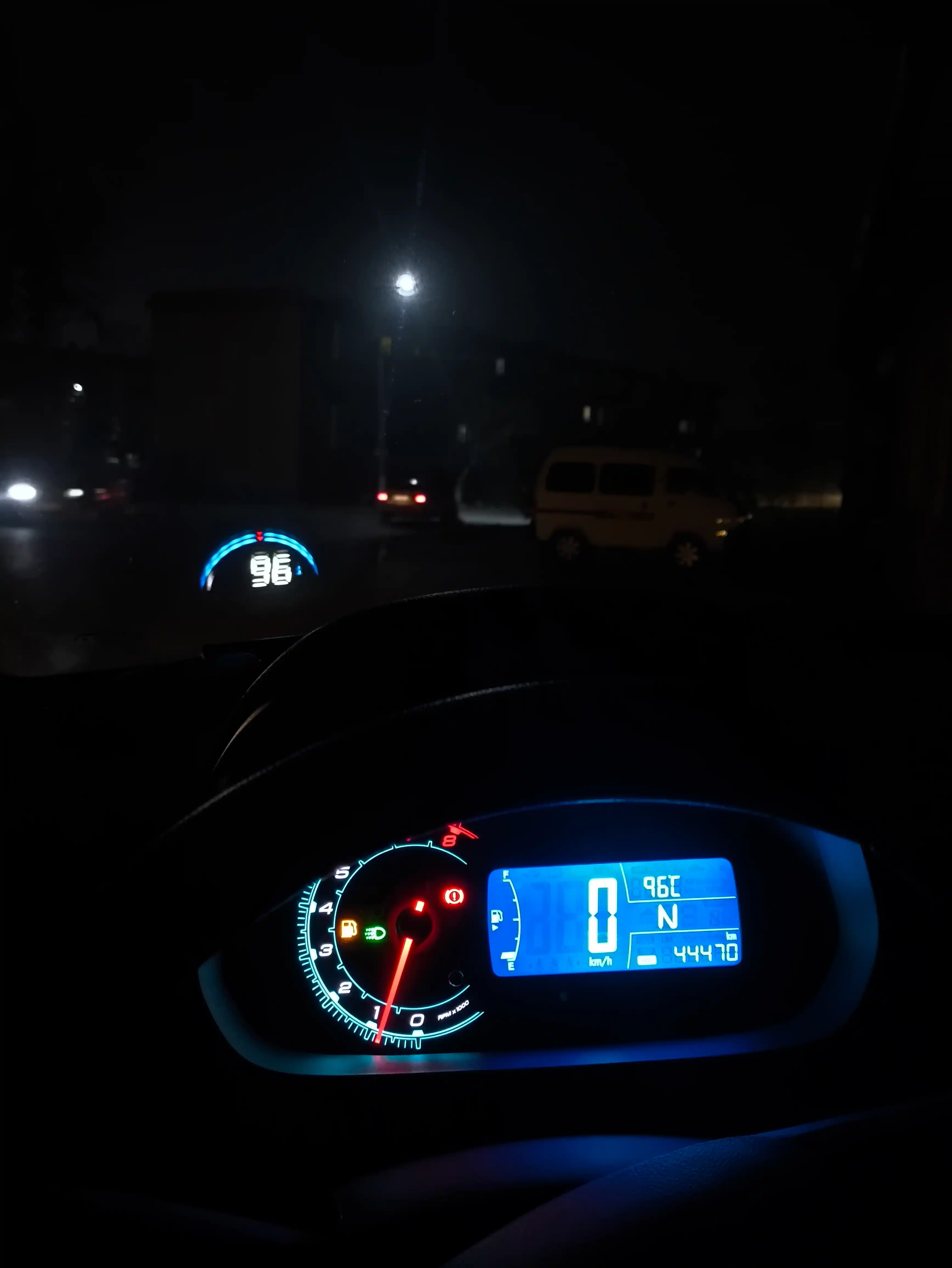 HEAD UP DISPLAY M8 OBD2, спидометр, датчик температуры, обороты двигателя