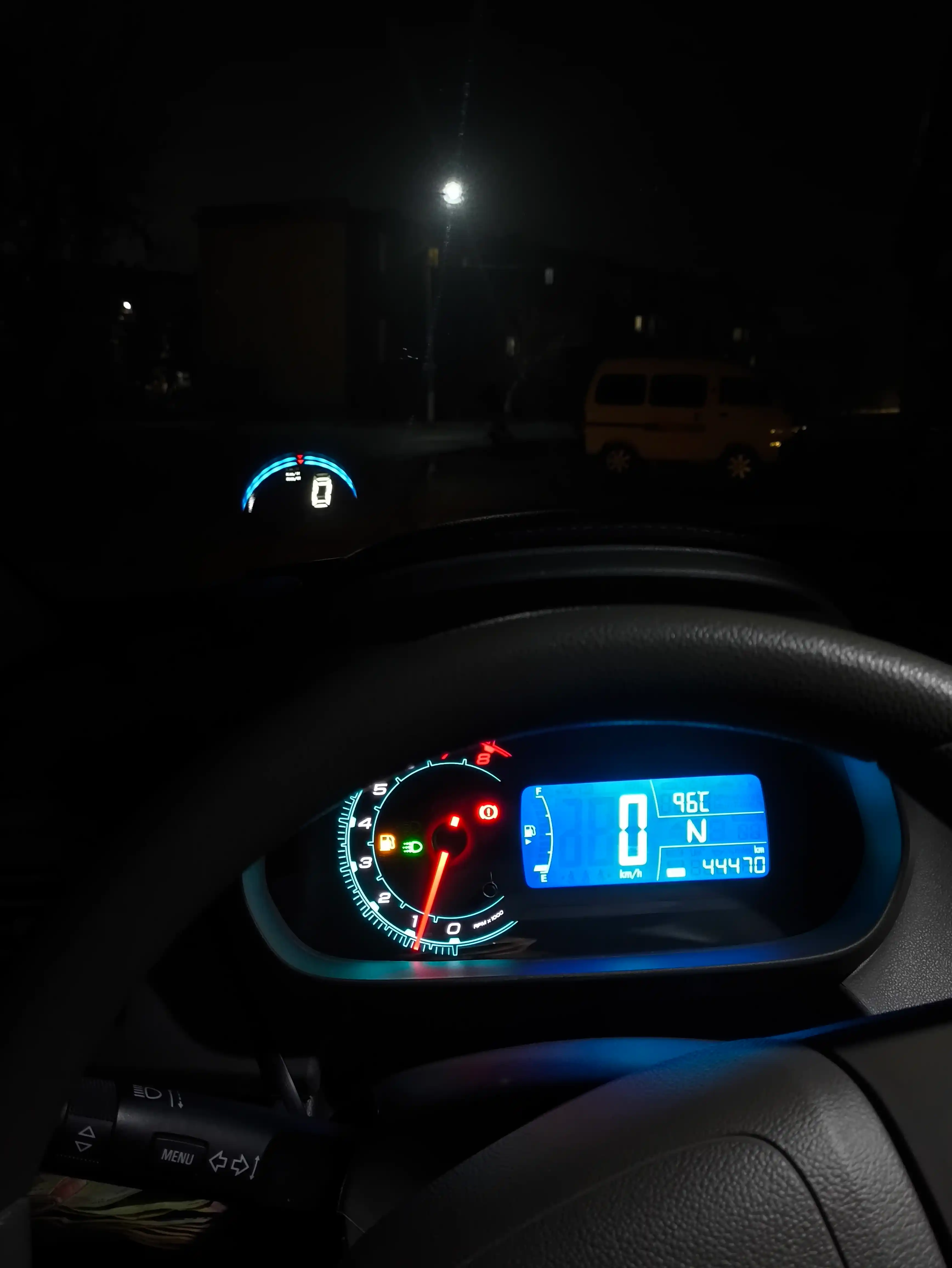 HEAD UP DISPLAY M8 OBD2, спидометр, датчик температуры, обороты двигателя
