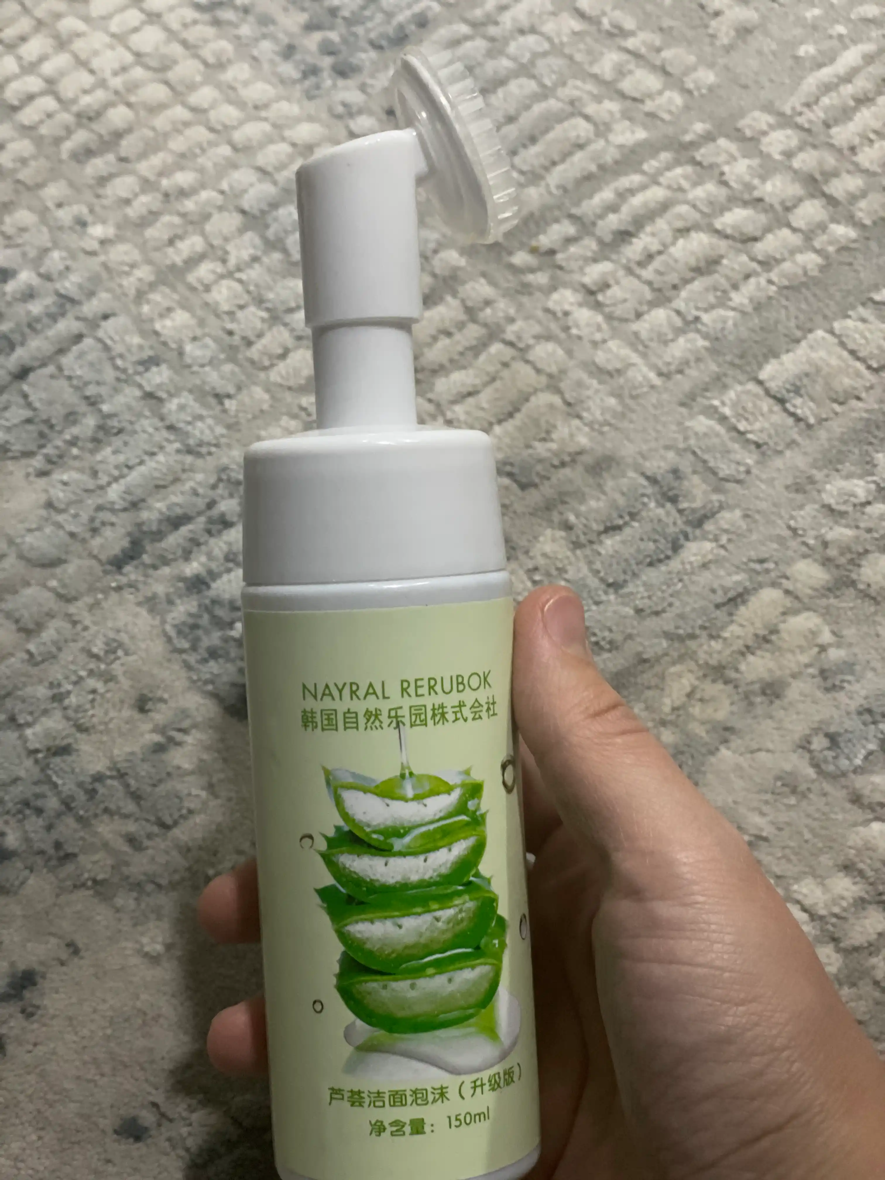 Пенка для умывания лица ALOE, oчищающая, увлажняющая, с массажной щеткой