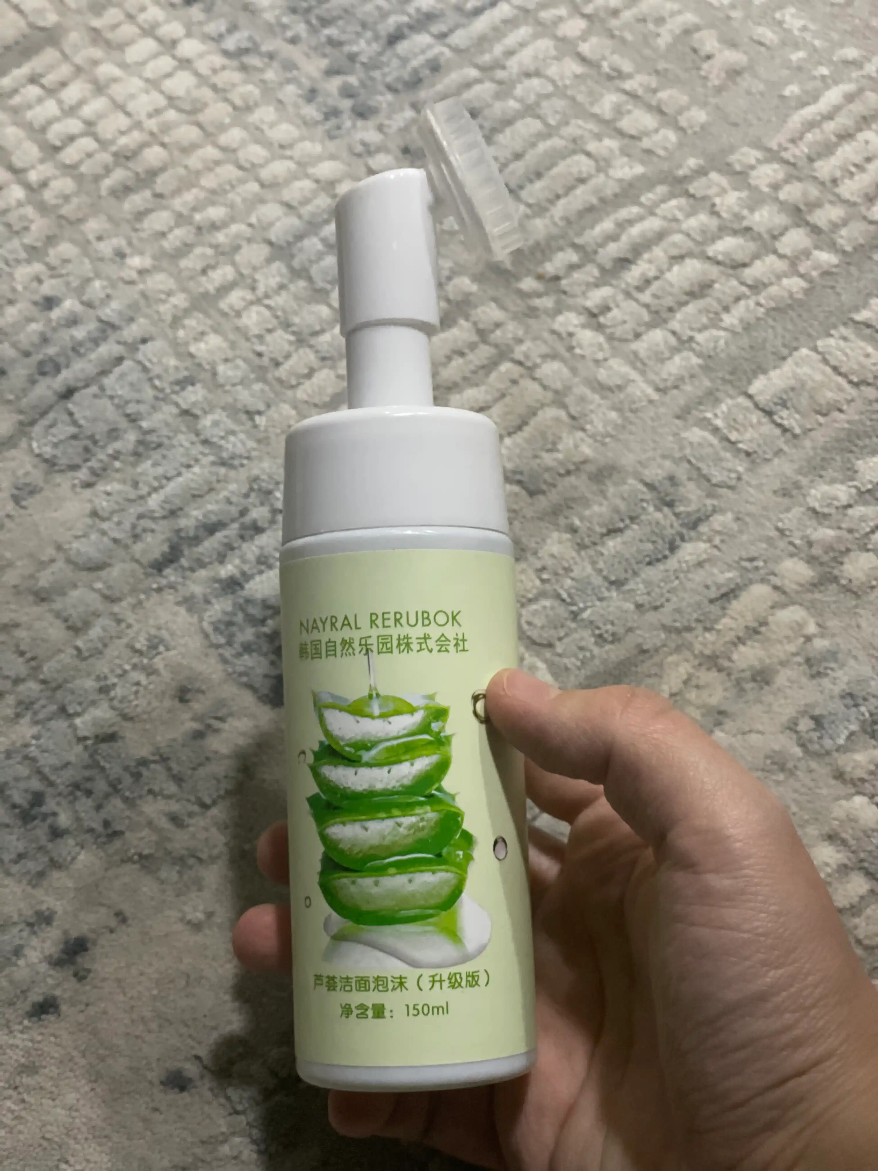 Пенка для умывания лица ALOE, oчищающая, увлажняющая, с массажной щеткой