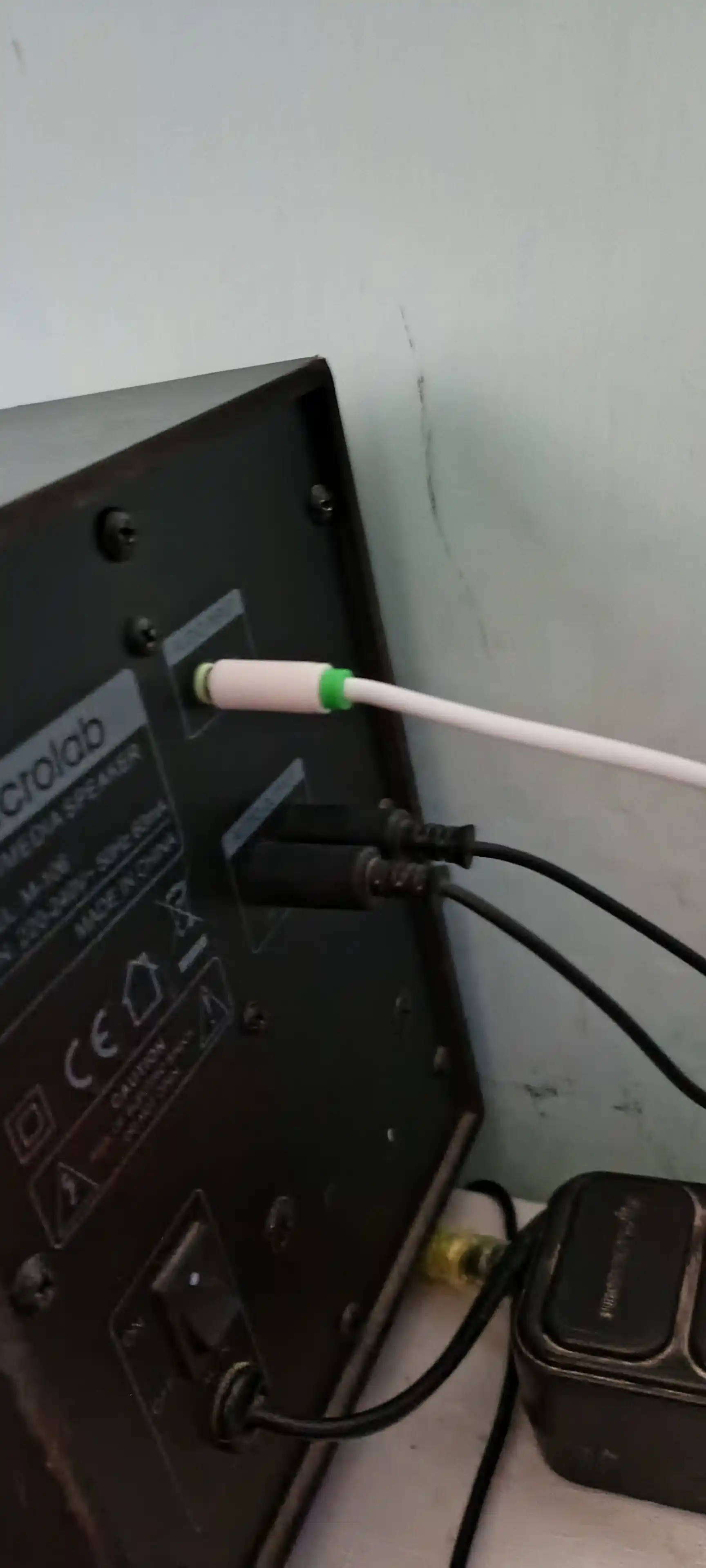 AUX jack 3.5 mm stereo, ultrabek flexible audiokabel, telefon va kolonkalari uchun