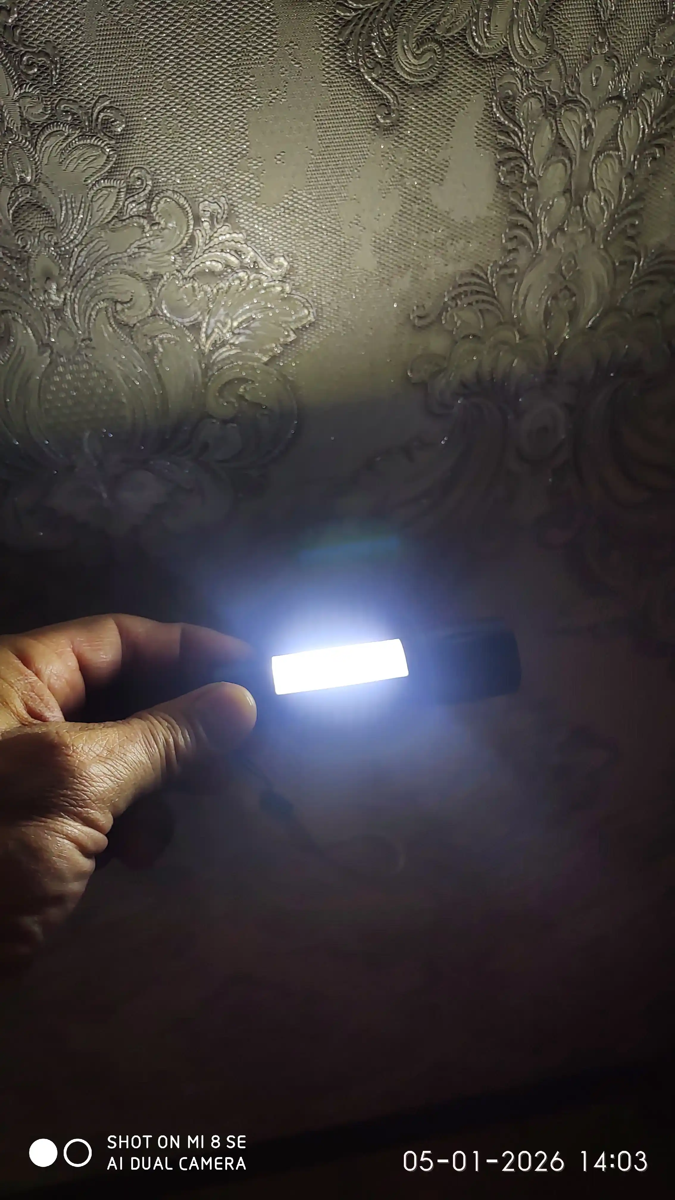 Mini LED fonar BX-P12 — suvga chidamli, taktik, sayohat va baliq ovlash uchun mos