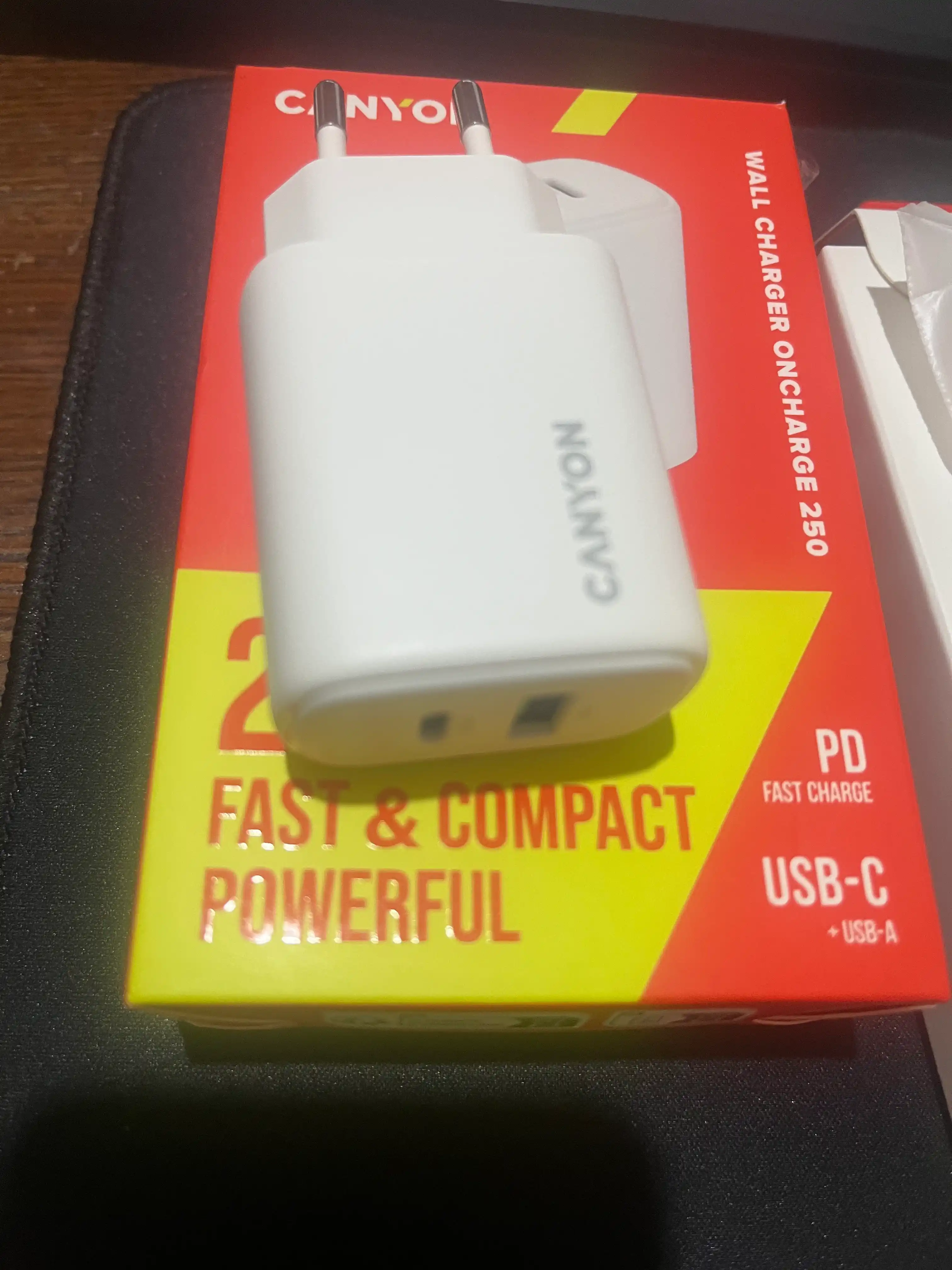 Iphone uchun universal zaryadlash qurilmasi, 20 Vt adapter, ikkita type-c va USB-A portli