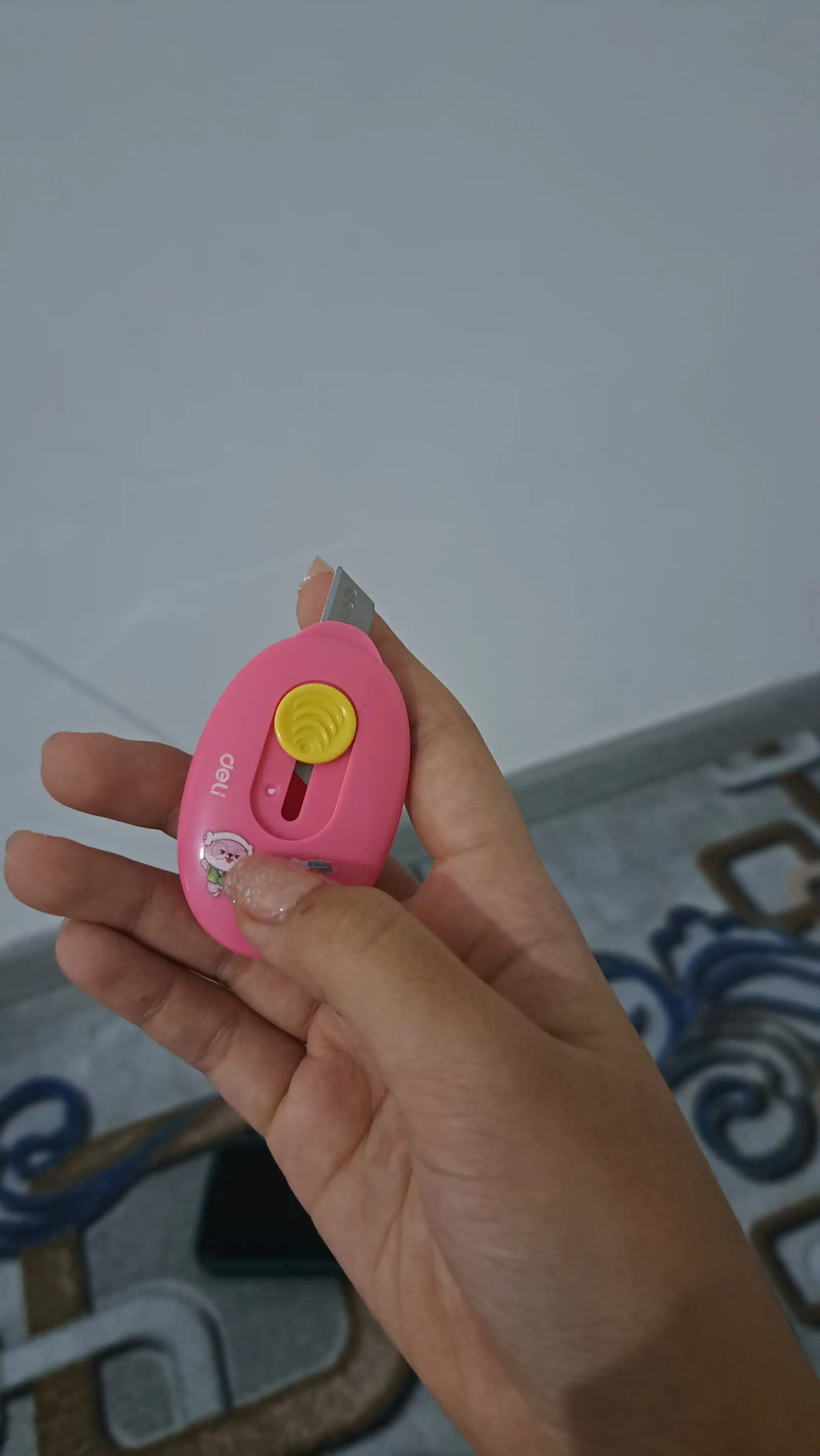 Kantselyariya pichog'i 59 * 37 * 12 mm "Deli" 2050
