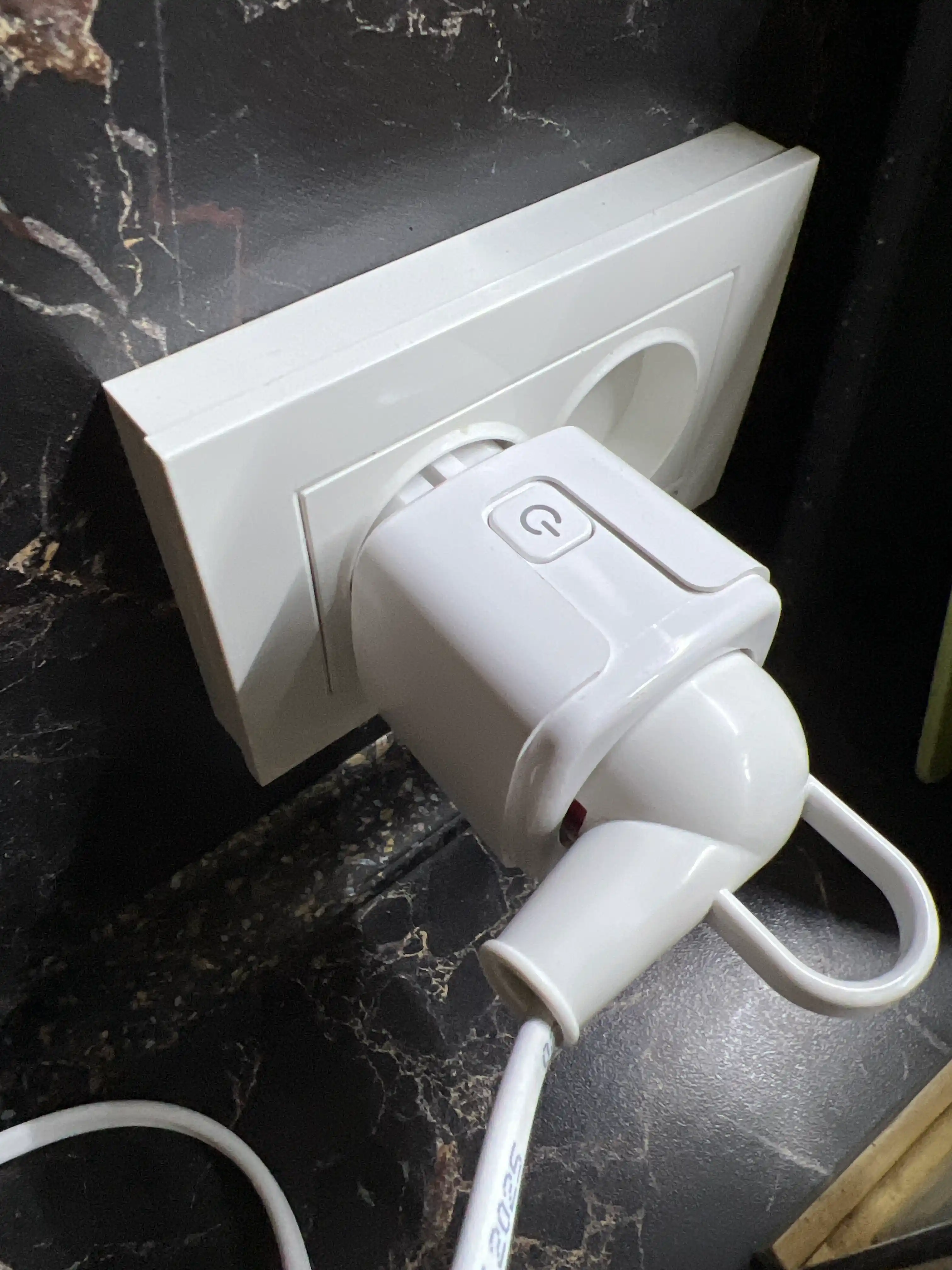 Aqlli rozetka Smart Plug WiFi SMART SOCKET, ovozli boshqaruv va taymer bilan
