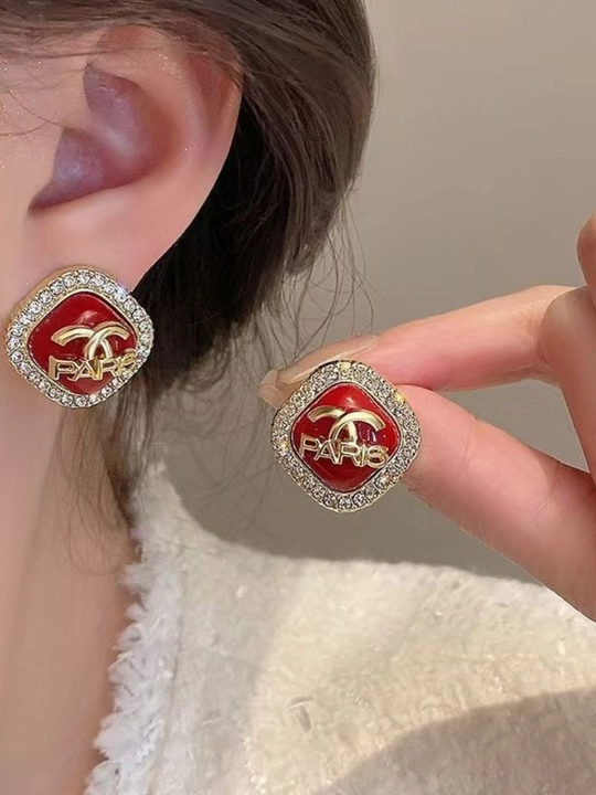 Красные серьги в стиле Chanel