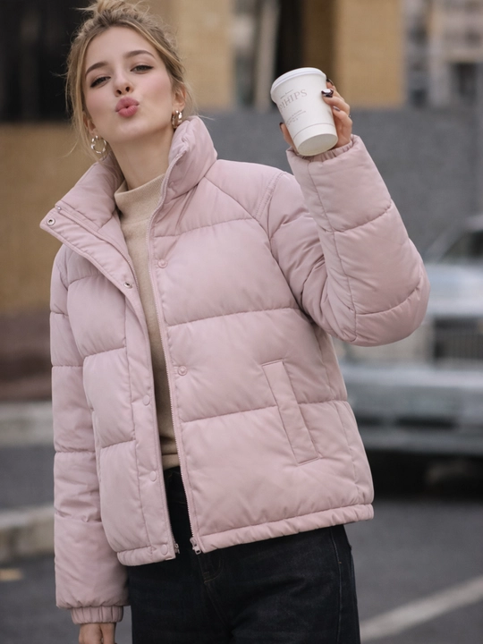 Qishki yumshoq va issiq ayollar kurtkasi, paxmoq