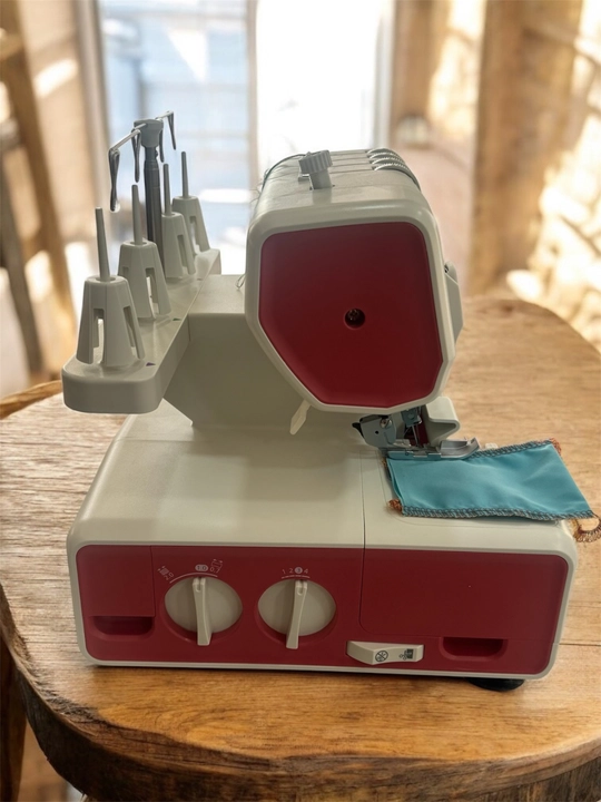 Оверлок  TRIO DREAMLOCK 664 PLUS
