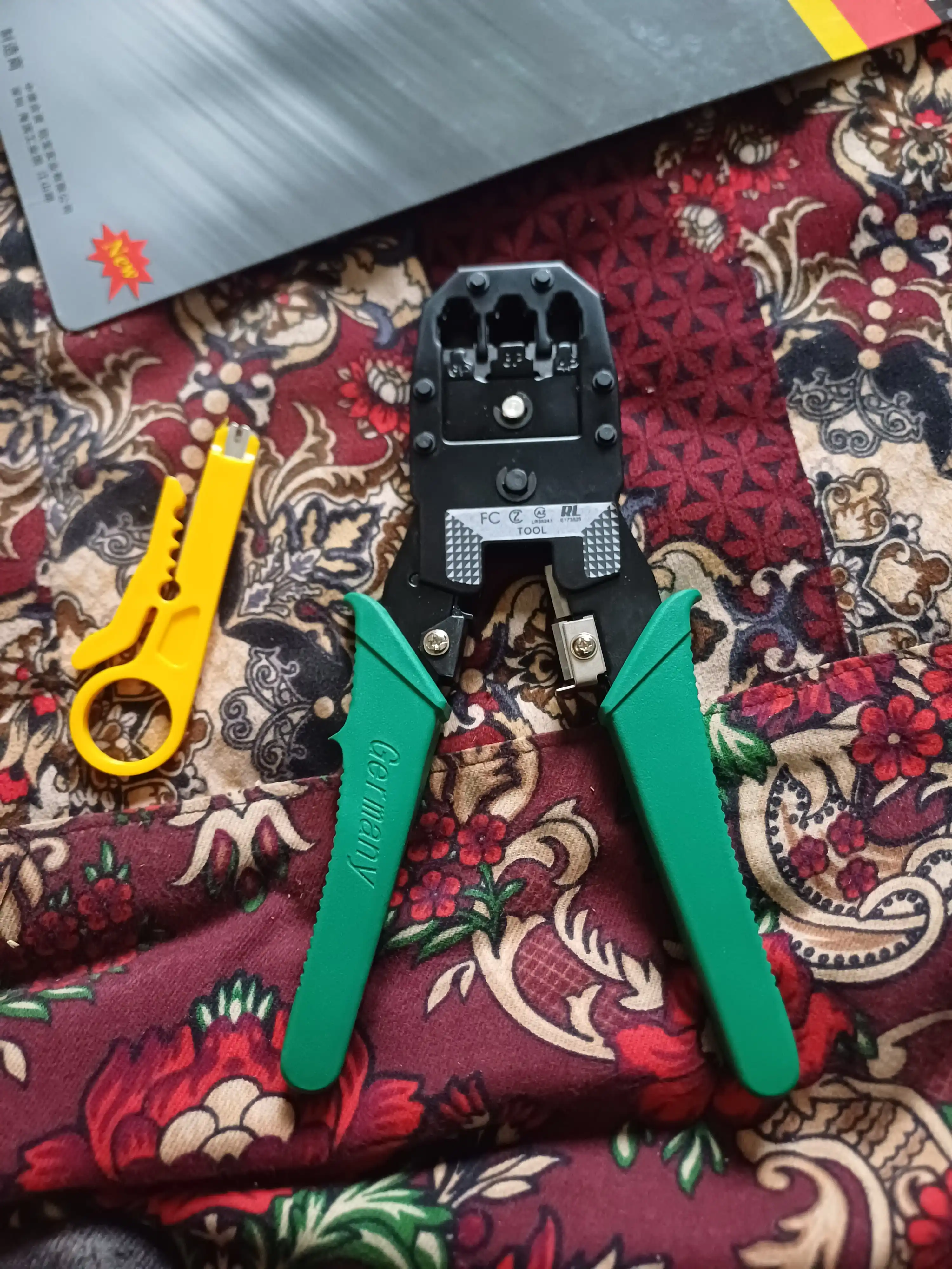 Simlar, kabellarni qisish uchun RJ-45, RJ-11, RJ-12 qisqich asboblari, krimper