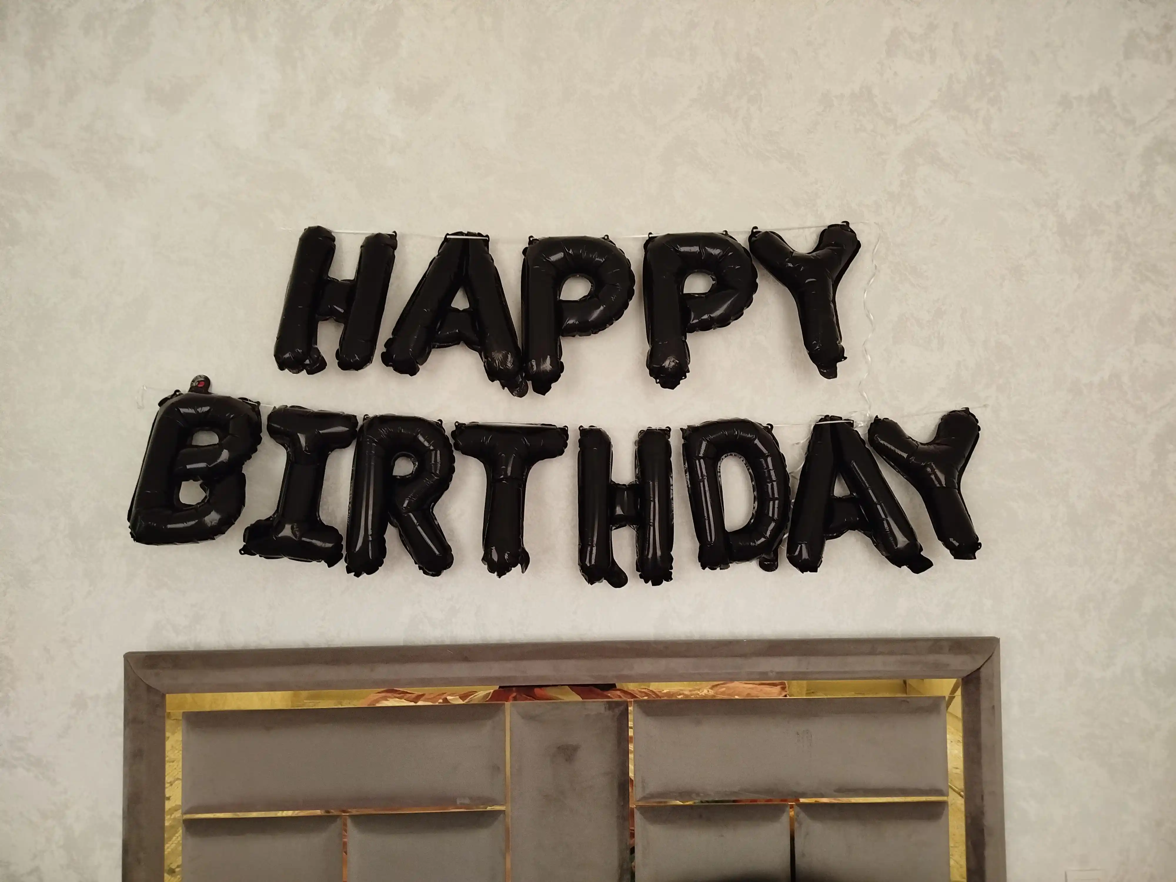 Шарики буквы "Happy Birthday", надпись на стену