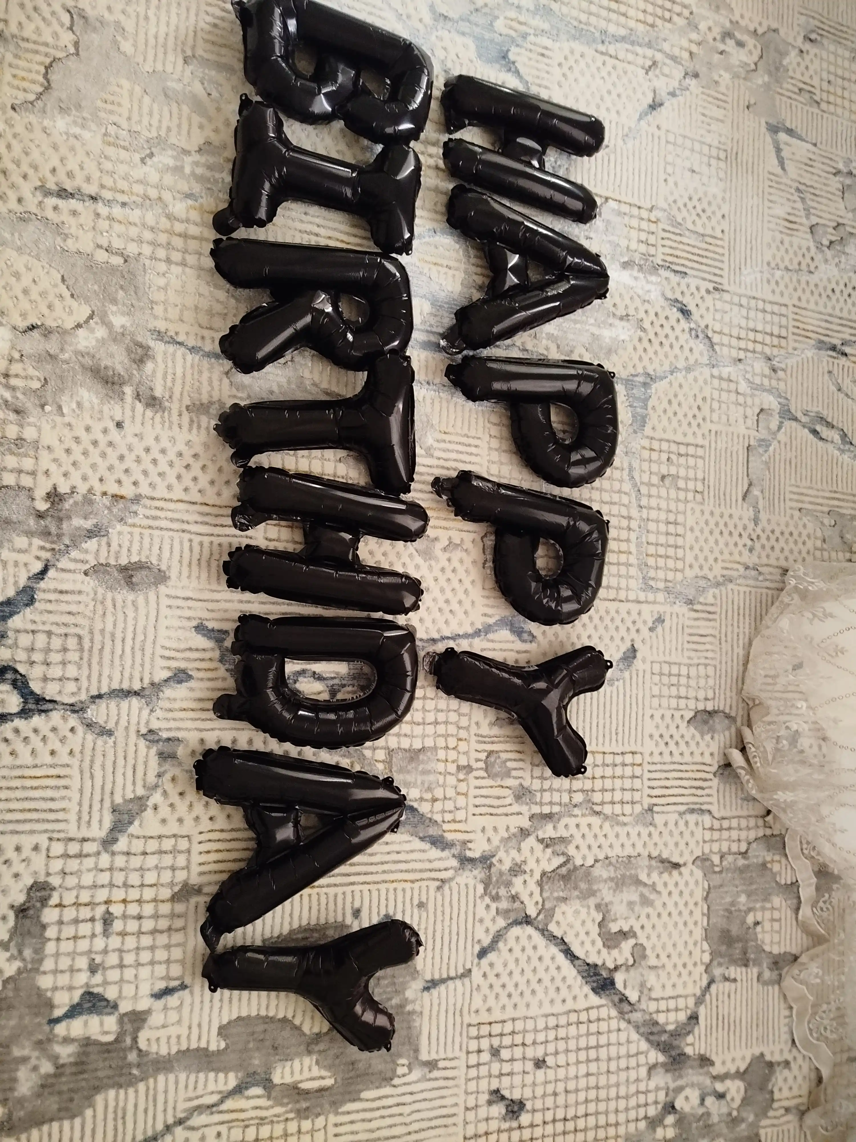 Шарики буквы "Happy Birthday", надпись на стену