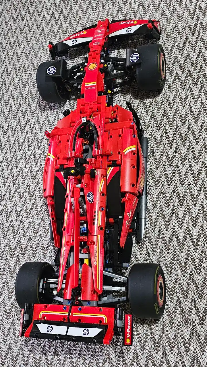 Formula 1 poyga mashinasi konstruktori, katta model 1:8 Technic, LEGO bilan mos keladi