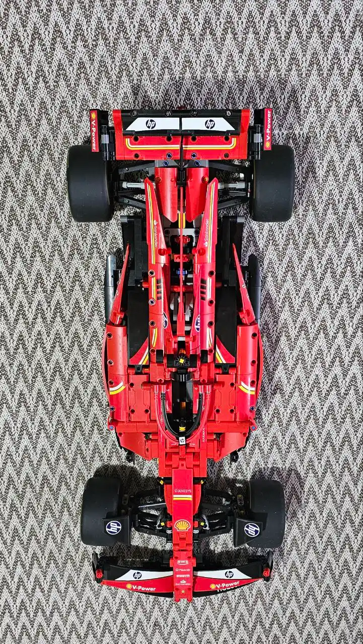 Formula 1 poyga mashinasi konstruktori, katta model 1:8 Technic, LEGO bilan mos keladi