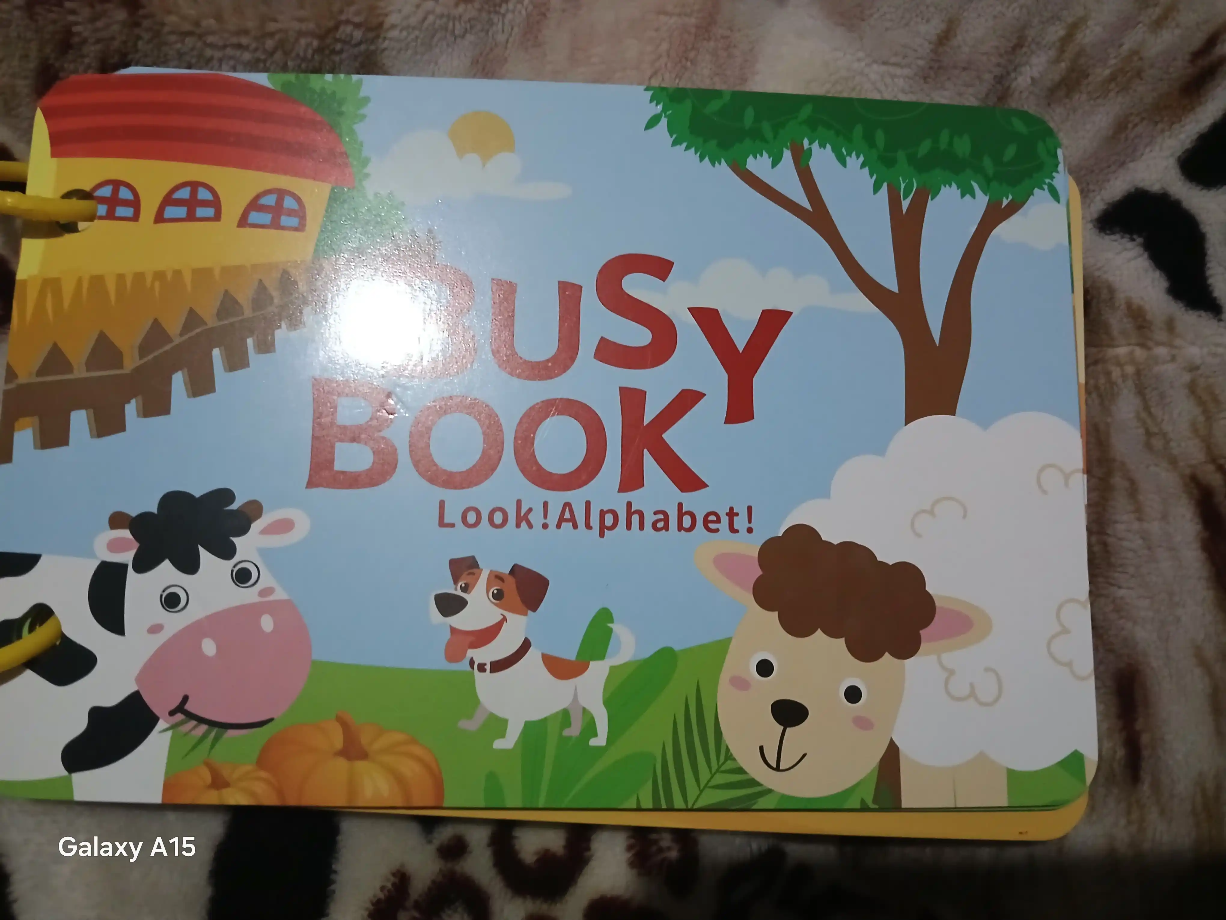 Bolalar uchun o'quv kitobi va alifbosi Busybook, lipuchkali Montessori kitobi