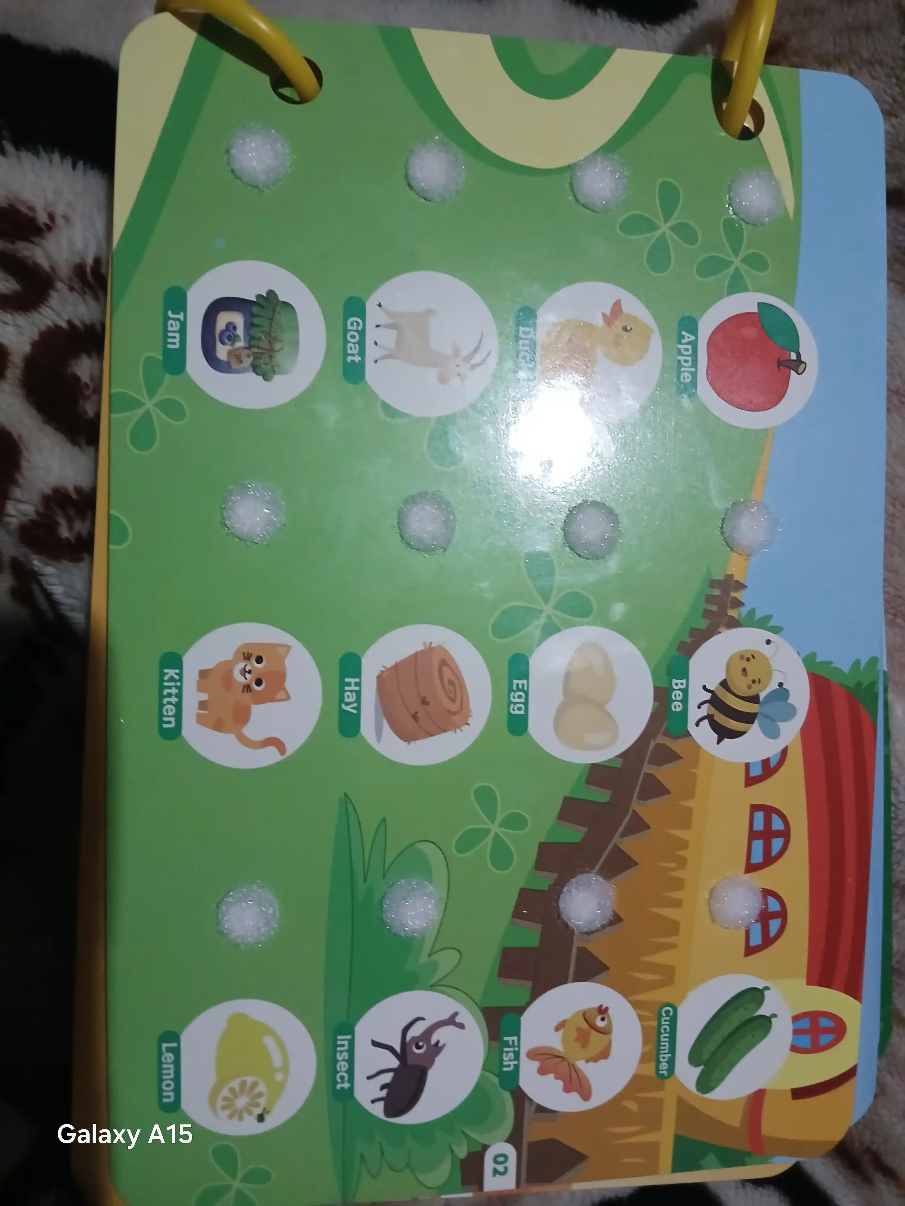 Bolalar uchun o'quv kitobi va alifbosi Busybook, lipuchkali Montessori kitobi