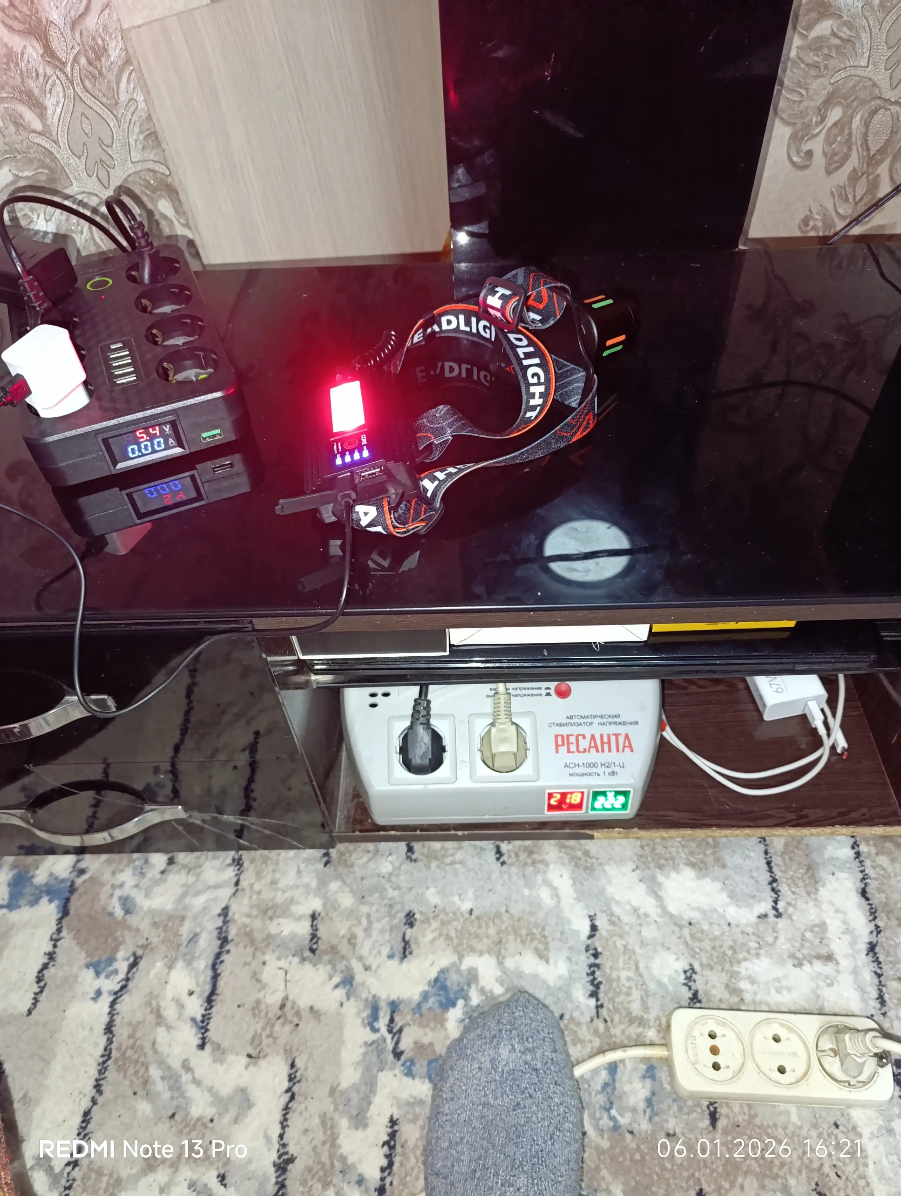 Bosh fonar, 3 ta 18650 akkumulyator bilan, orqa fonar, 7 rejim va PowerBank funksiyasi