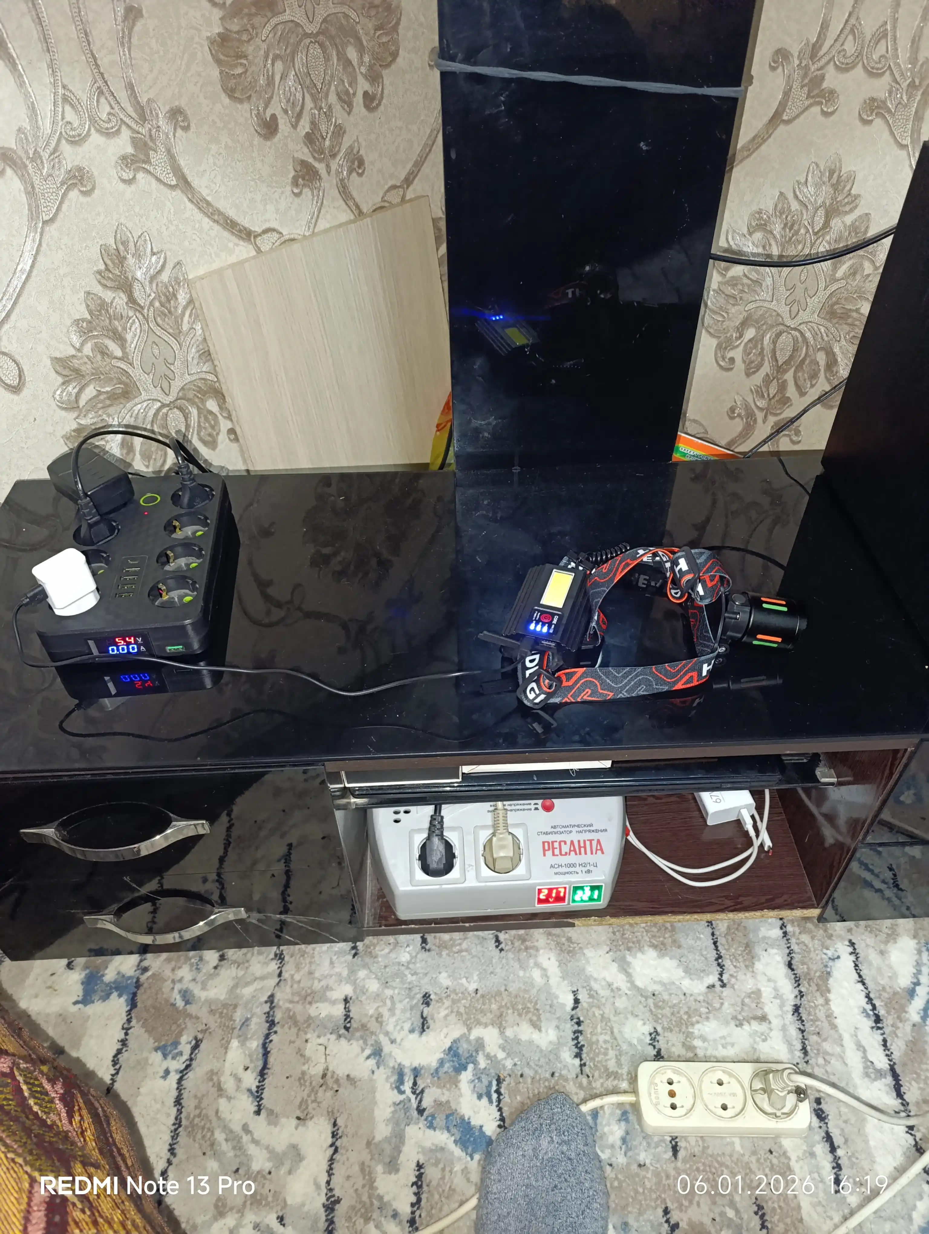 Bosh fonar, 3 ta 18650 akkumulyator bilan, orqa fonar, 7 rejim va PowerBank funksiyasi
