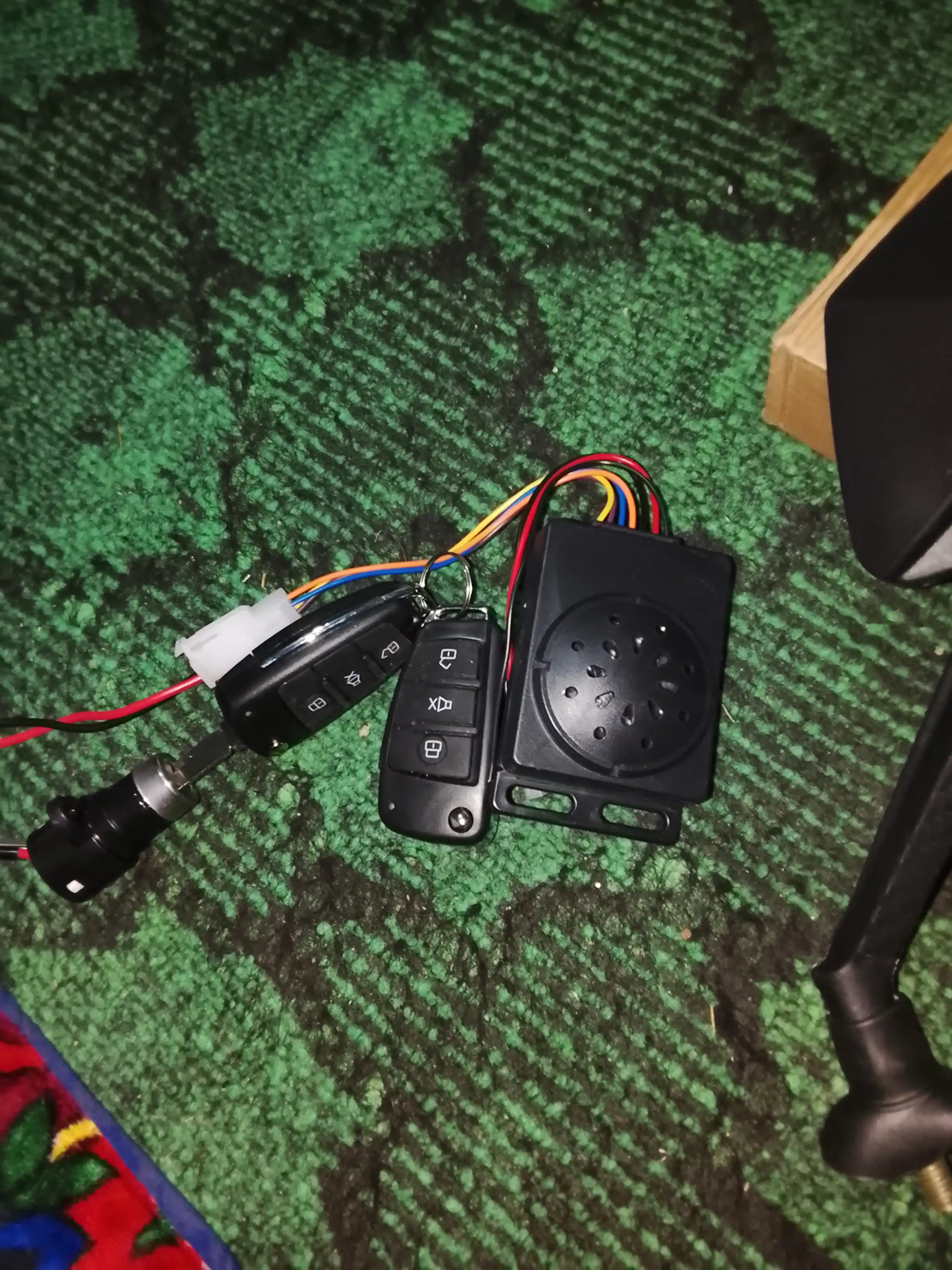 Elektroskuter va moped uchun pultli signalizatsiya va qulf to‘plami (48V-72V universal)