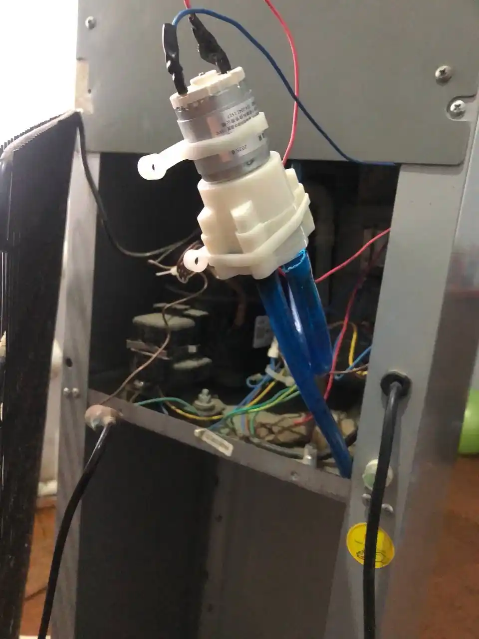 Suv, havo va moy uchun membranali nasos 12V - 2 l/min R385