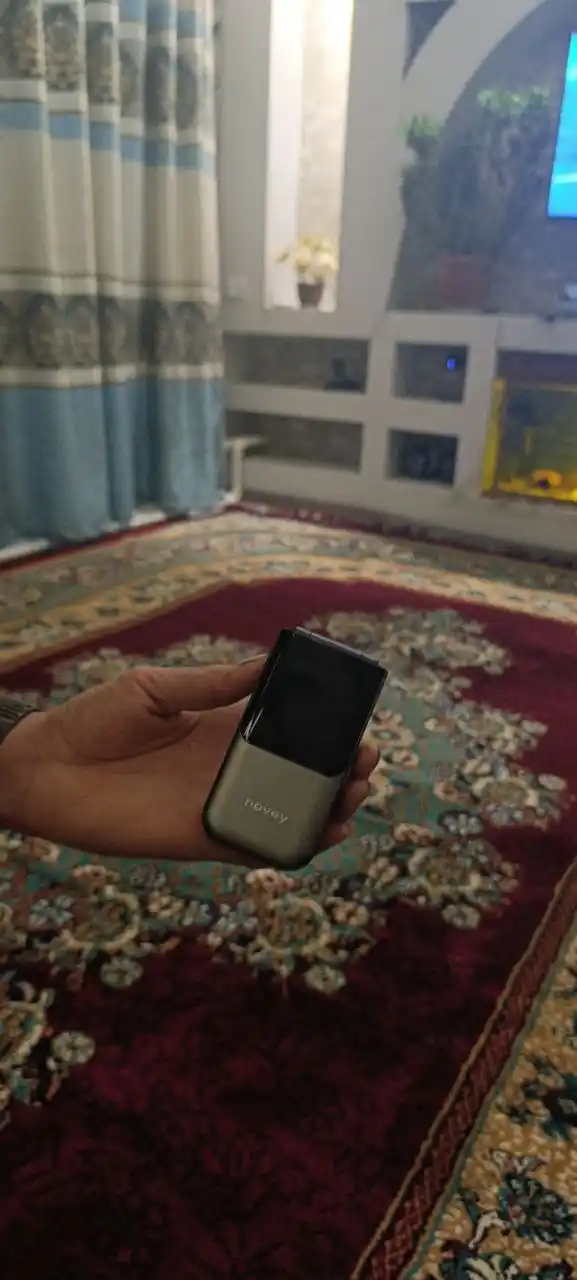Novey Z720 knopkali legushka telefon, kamera