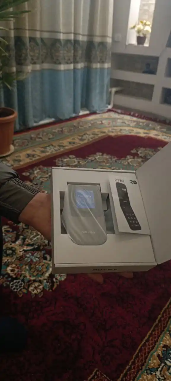 Novey Z720 knopkali legushka telefon, kamera