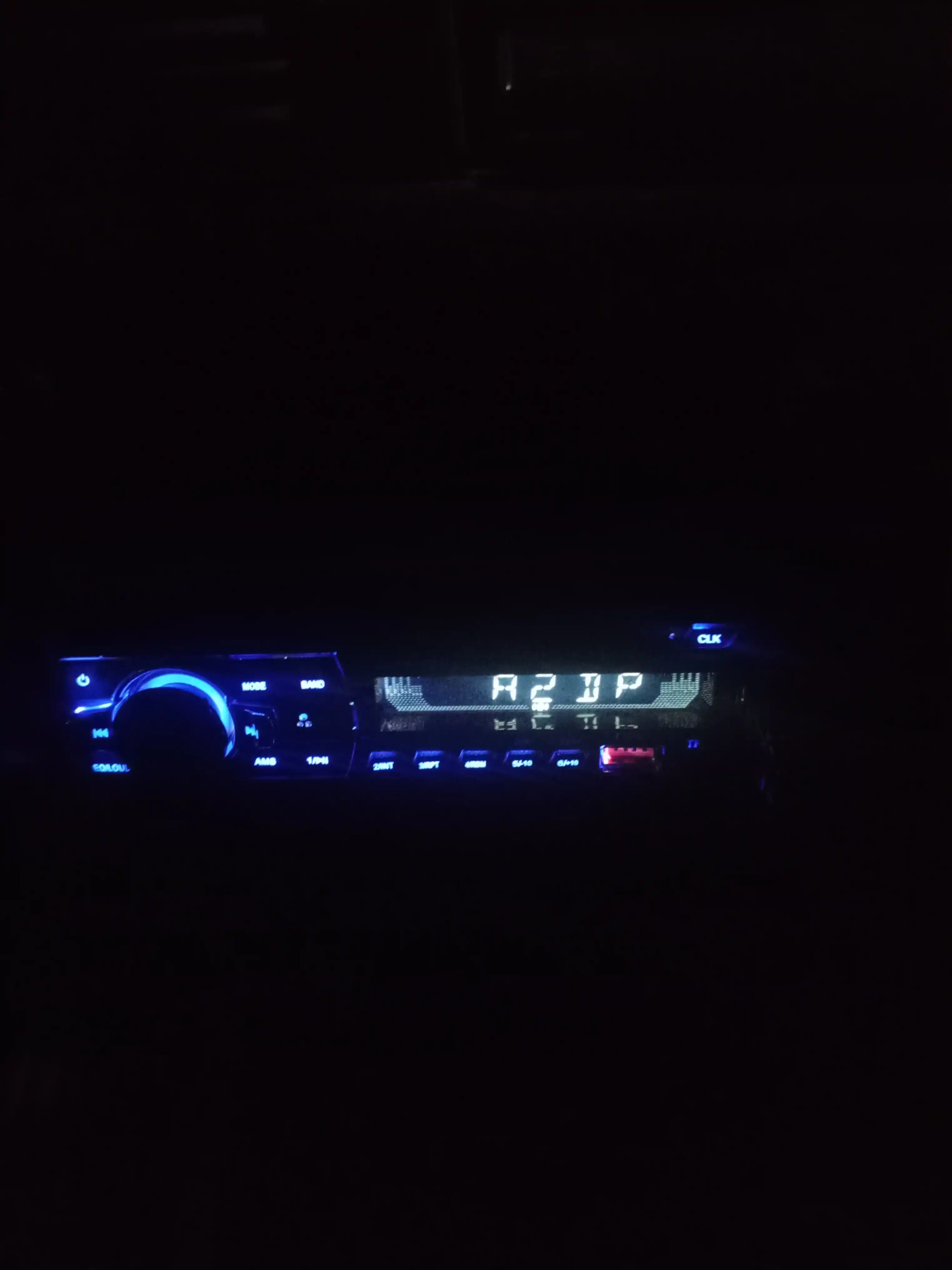 Pioneer avto magnitafon universal Blutus fleshka aux radio bor ovozi 63 gacham 12 volt