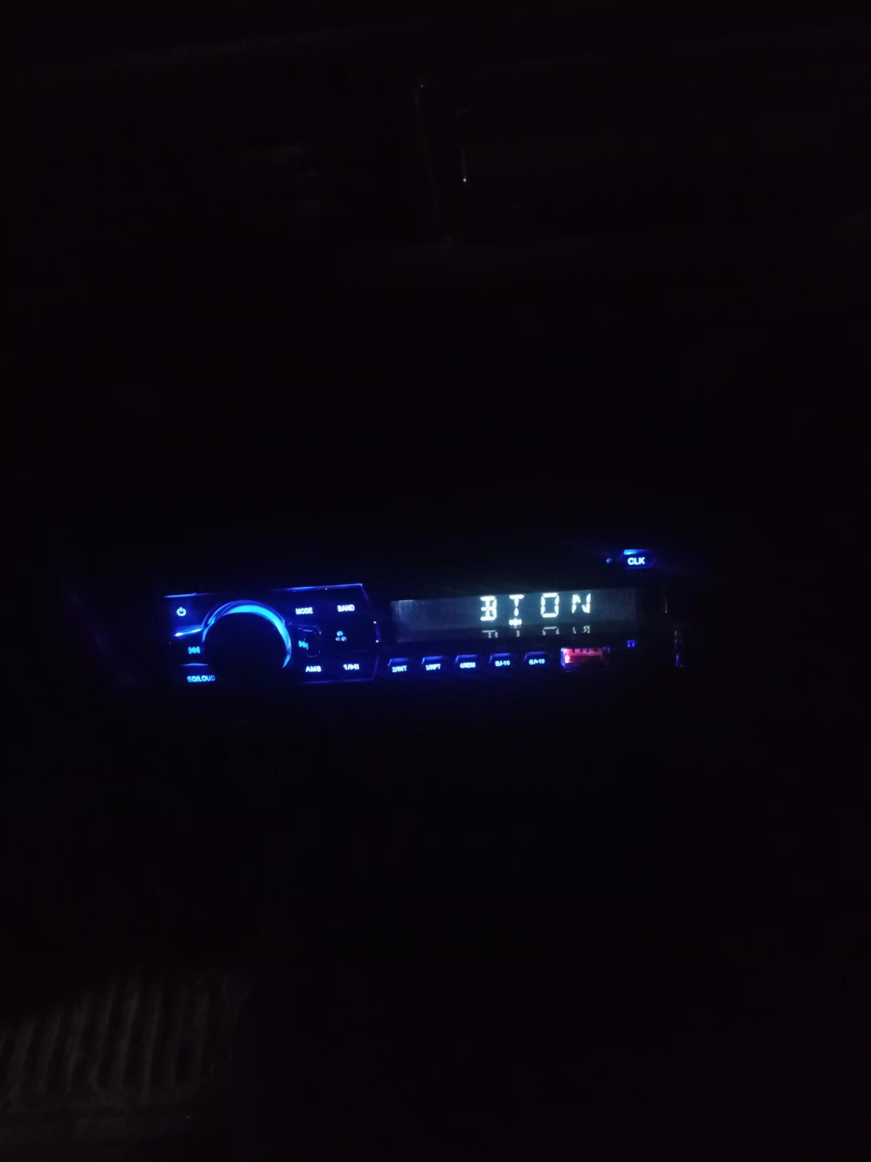 Pioneer avto magnitafon universal Blutus fleshka aux radio bor ovozi 63 gacham 12 volt