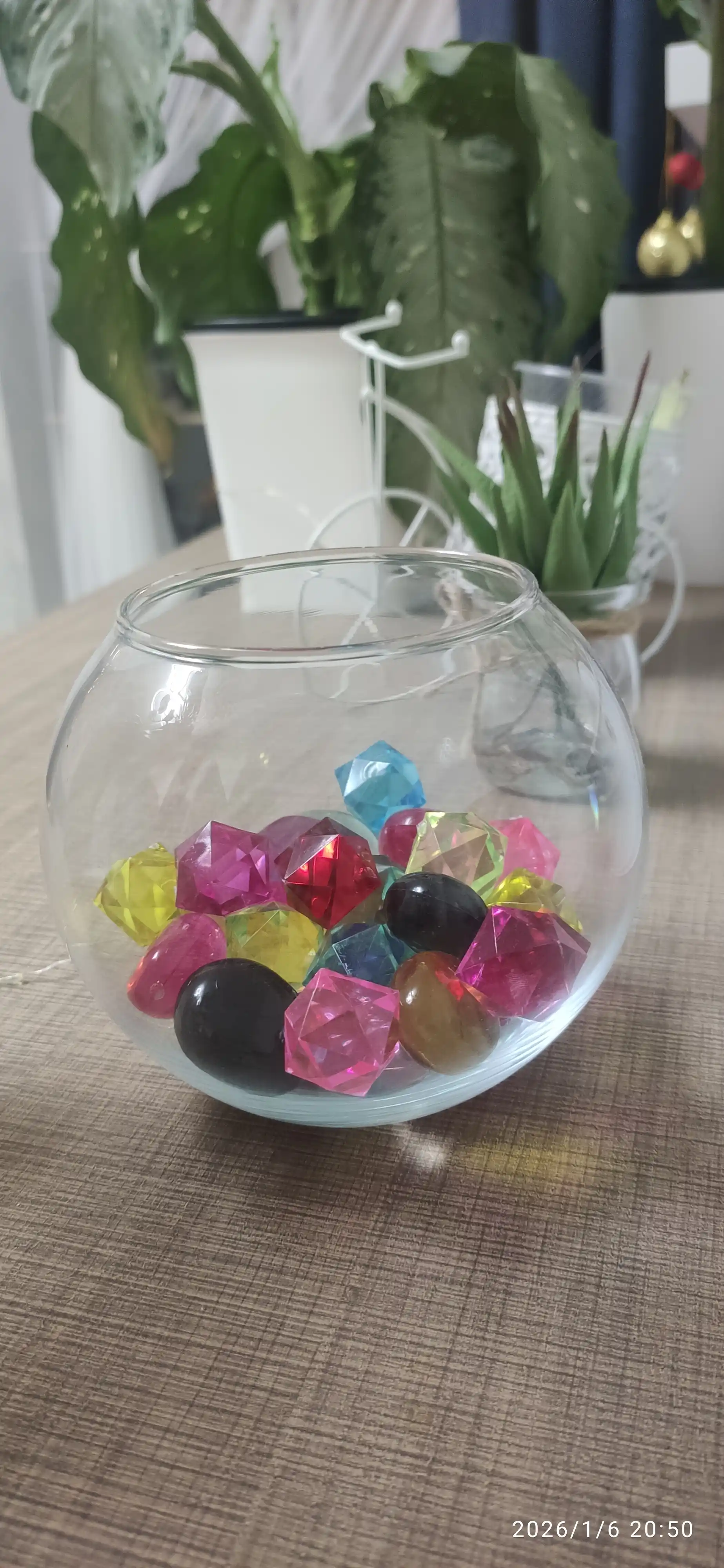 Gullar va mayda buyumlar uchun mo‘ljallangan shisha va dumaloq vaza Pasabahce Flora 10 sm