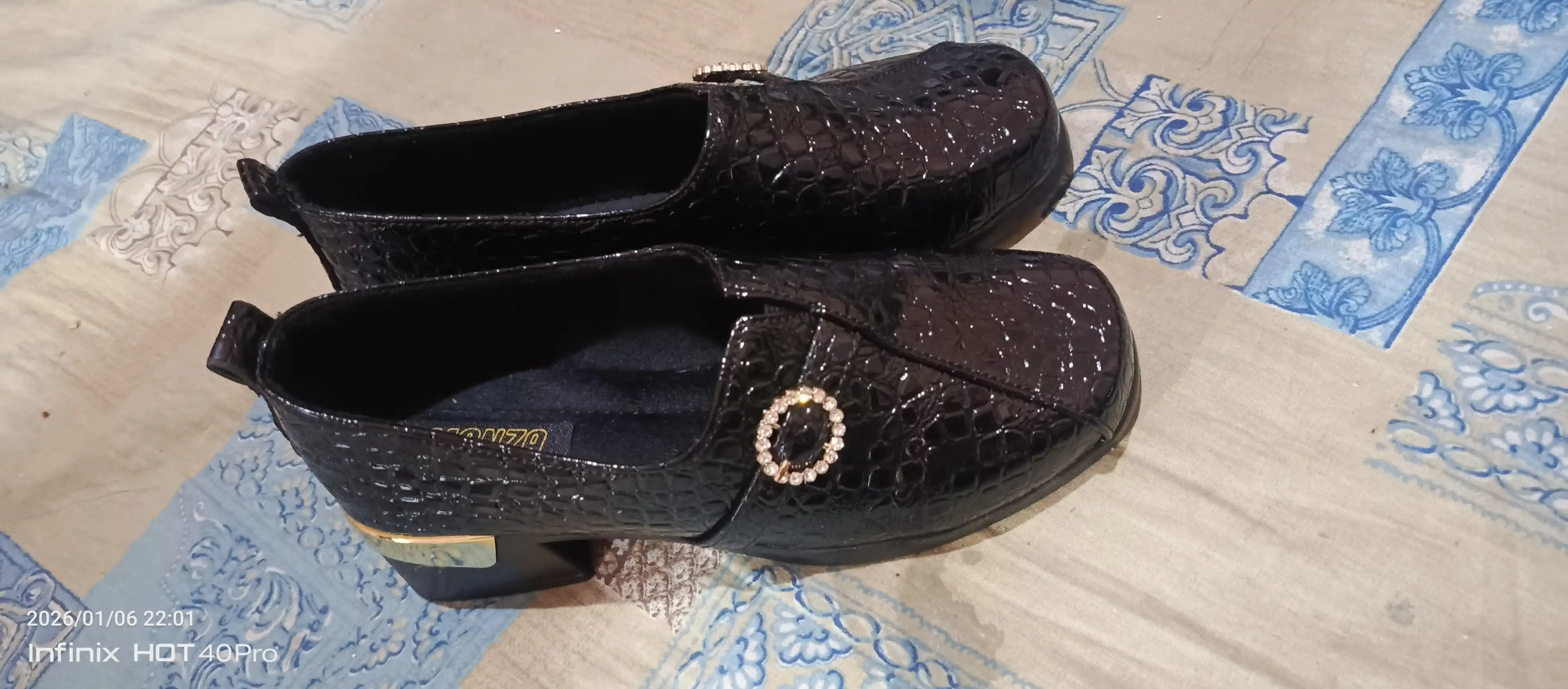 Ayollar poyabzali Sling Black Stiletto - barqaror poshnali zamonaviy poyabzal, nachos yo'q