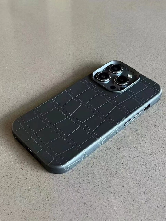 Chexol iPhone uchun — yumshoq, sirpanmaydigan, kamera himoyali
