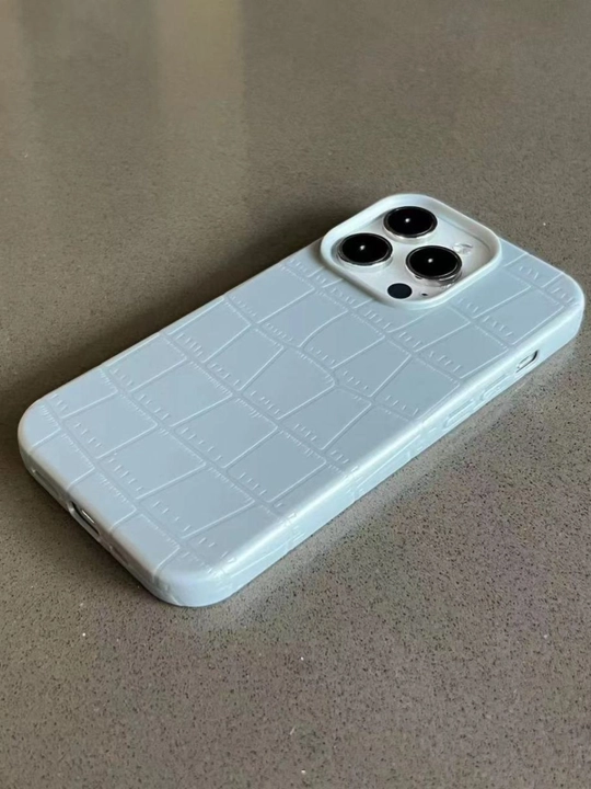 Chexol iPhone uchun — yumshoq, sirpanmaydigan, kamera himoyali