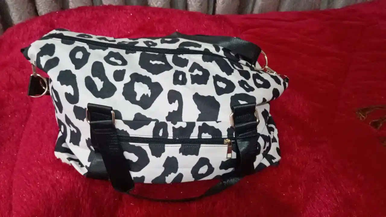 Fitness, basseyn, sayohat uchun ayollar uchun sayohat, sport, leopard sumkasi