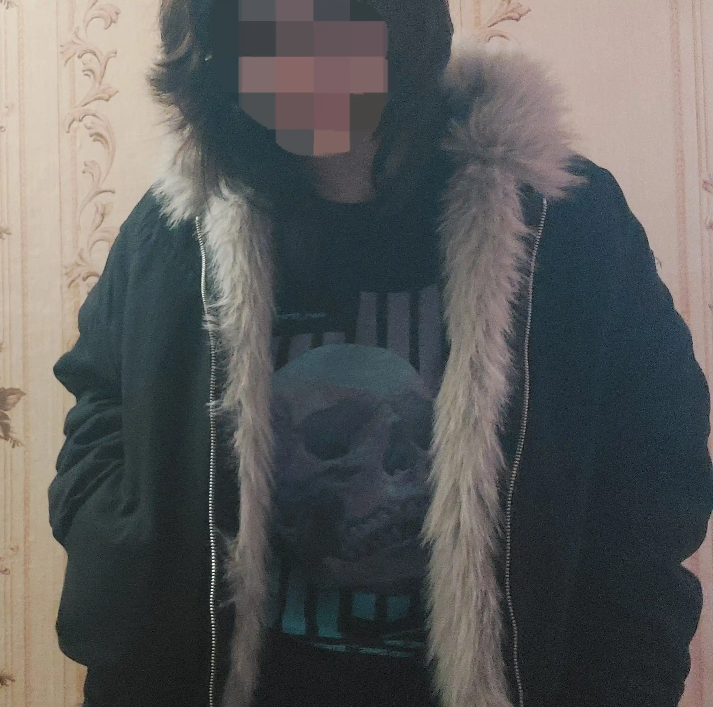 MIYO vintage uslubidagi kapyushonli, mo‘ynali yoqali, qalin, uniseks oversize kurtka