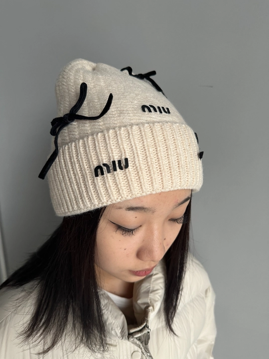 Miu Miu bosh kiyimi  