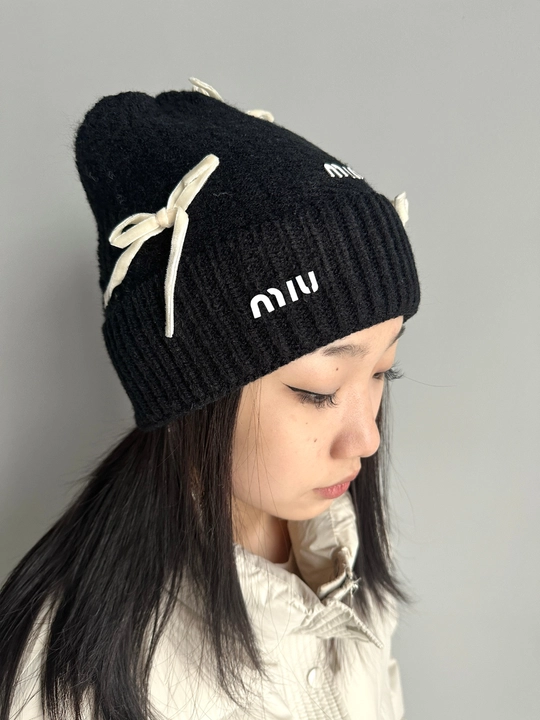 Miu Miu bosh kiyimi  