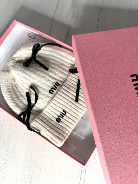 Miu Miu bosh kiyimi  
