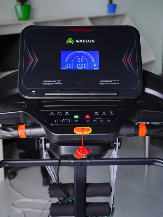 Axelus 520 — professional 3.0 ot kuchiga ega motor 1–20 km/soat tezlikni ta’minlaydi